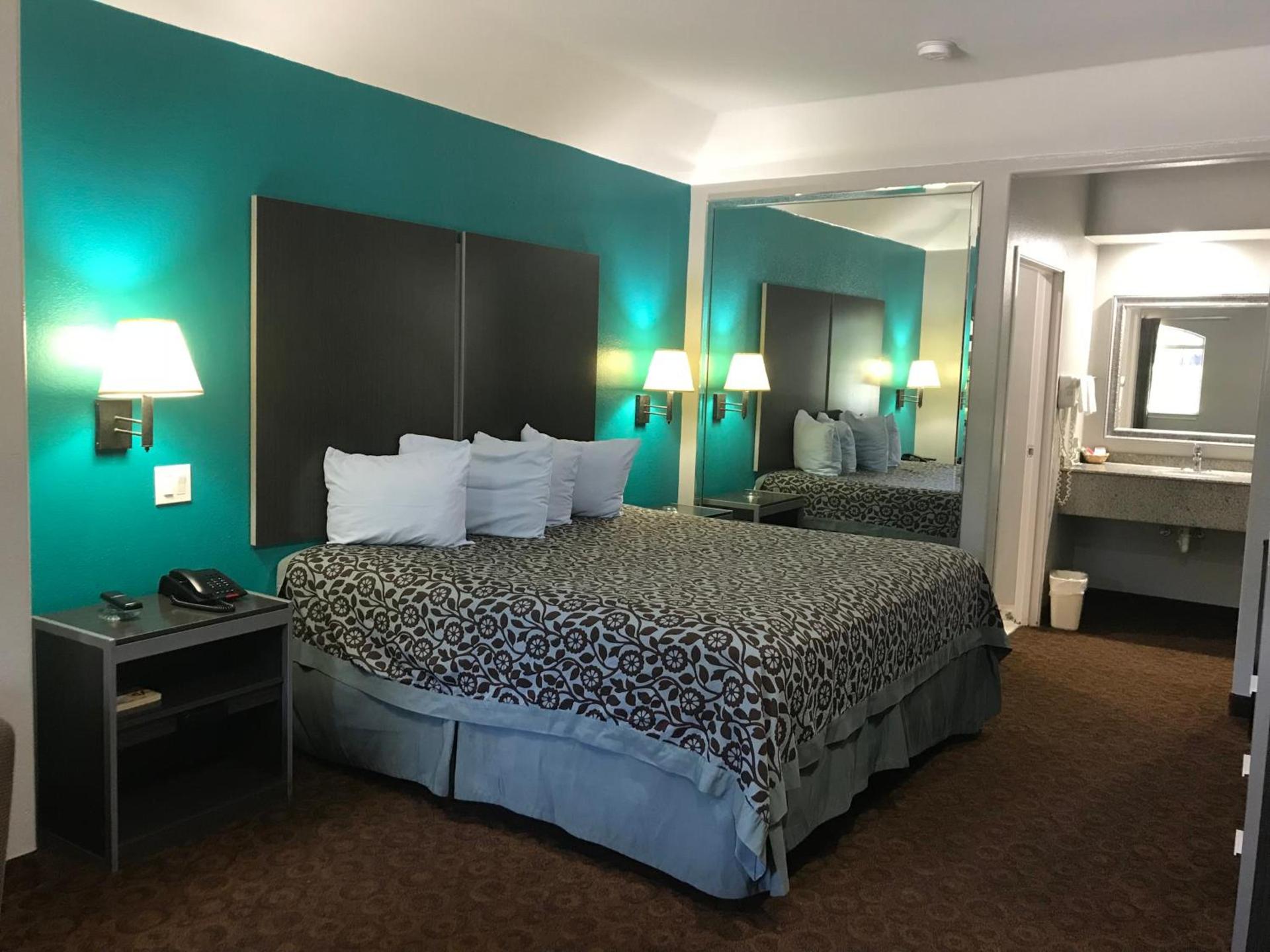 Camelot Inn and Suites photo 17