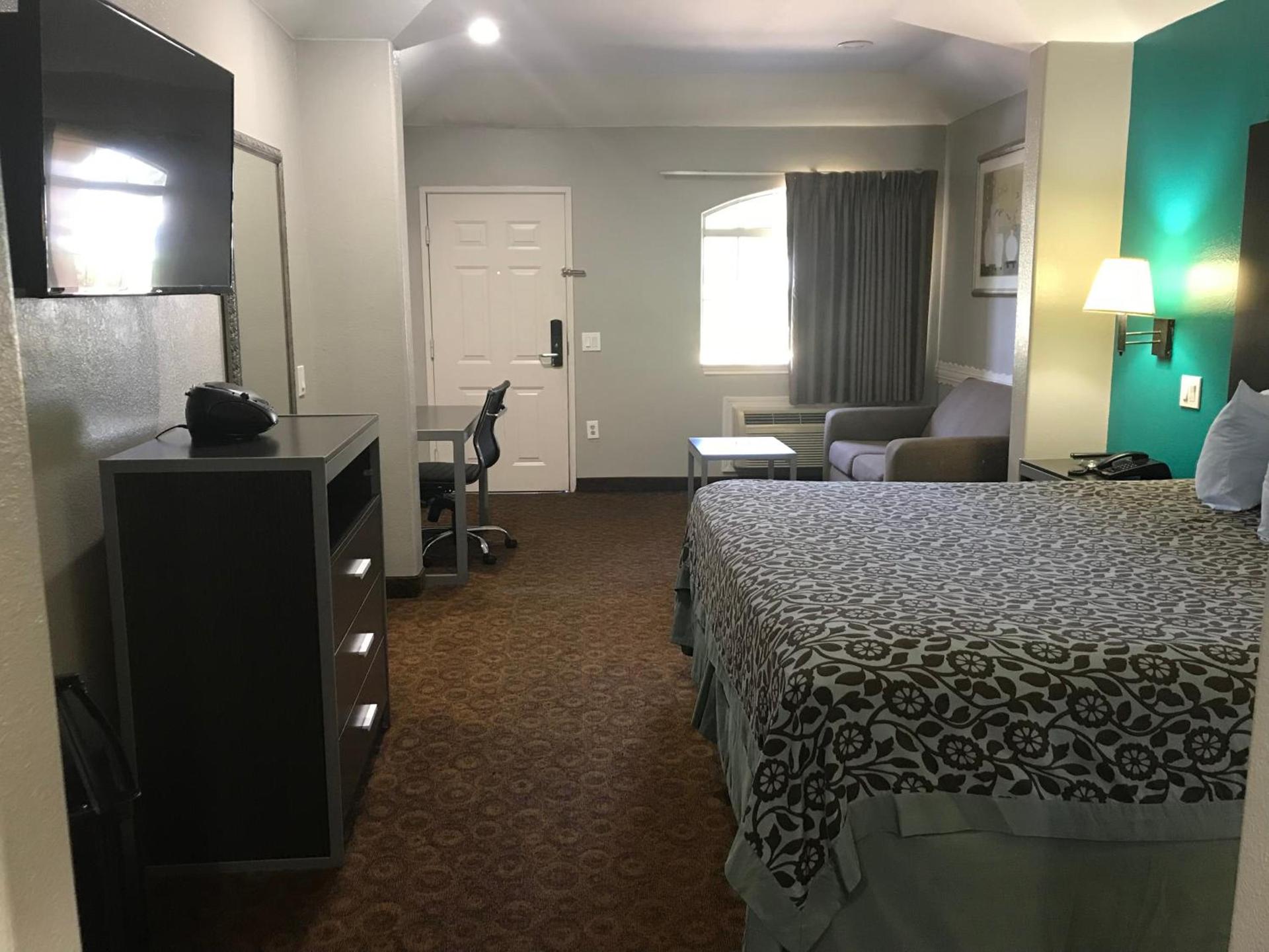 Camelot Inn and Suites photo 19