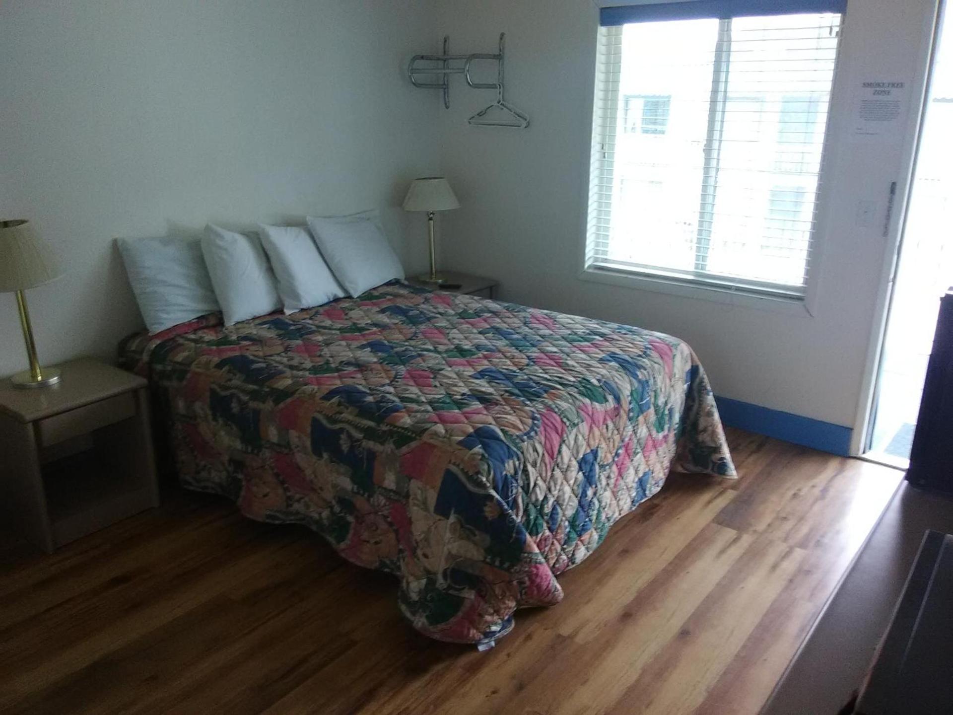 Trail Motel photo 10