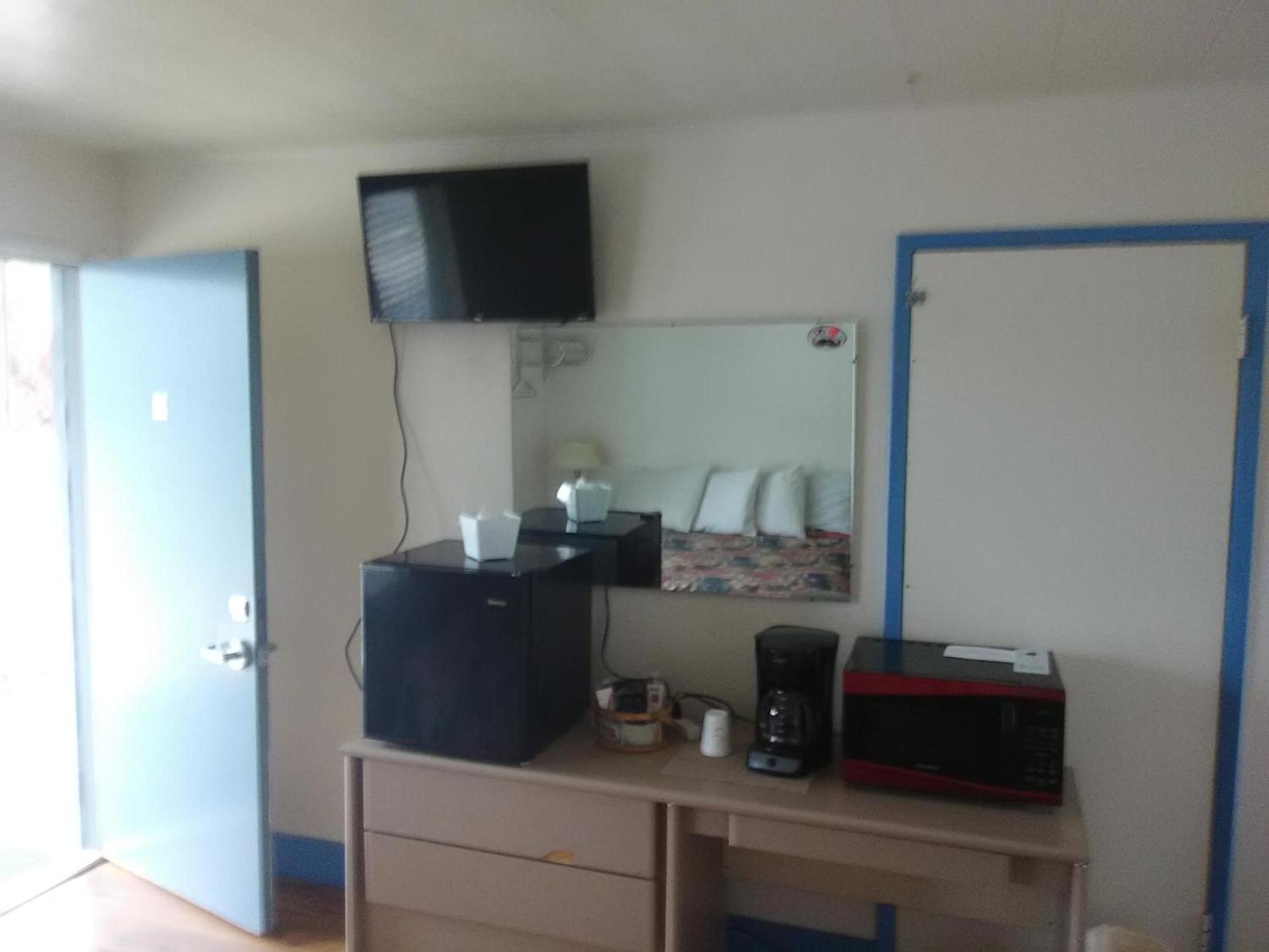 Trail Motel photo 11