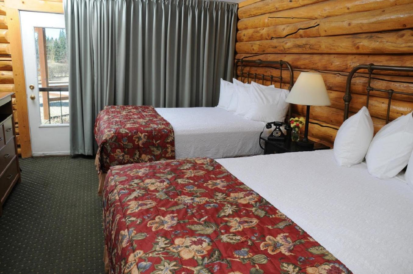 Pike's Waterfront Lodge photo 48