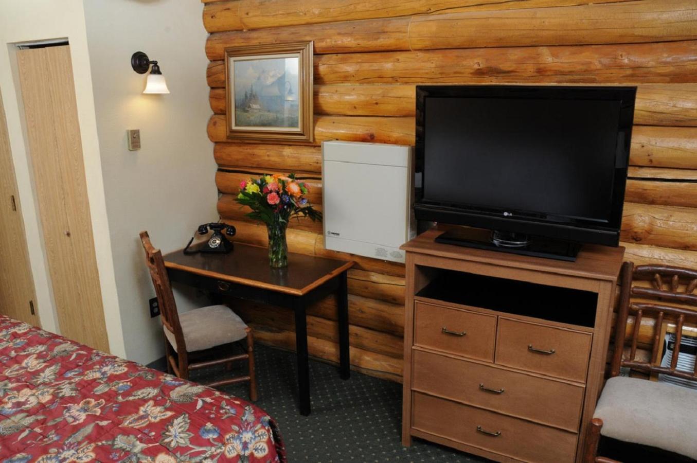 Pike's Waterfront Lodge photo 13