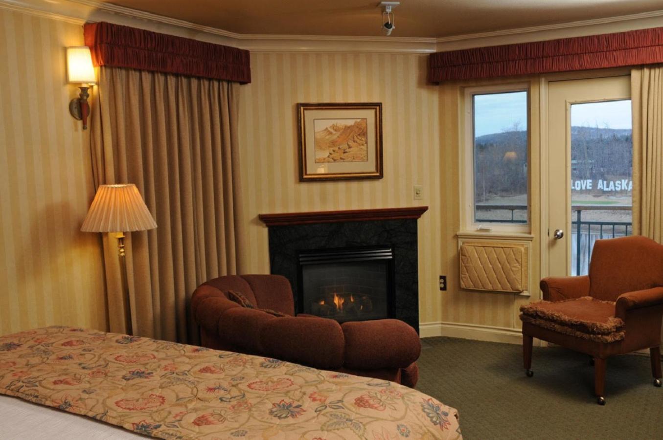 Pike's Waterfront Lodge photo 45