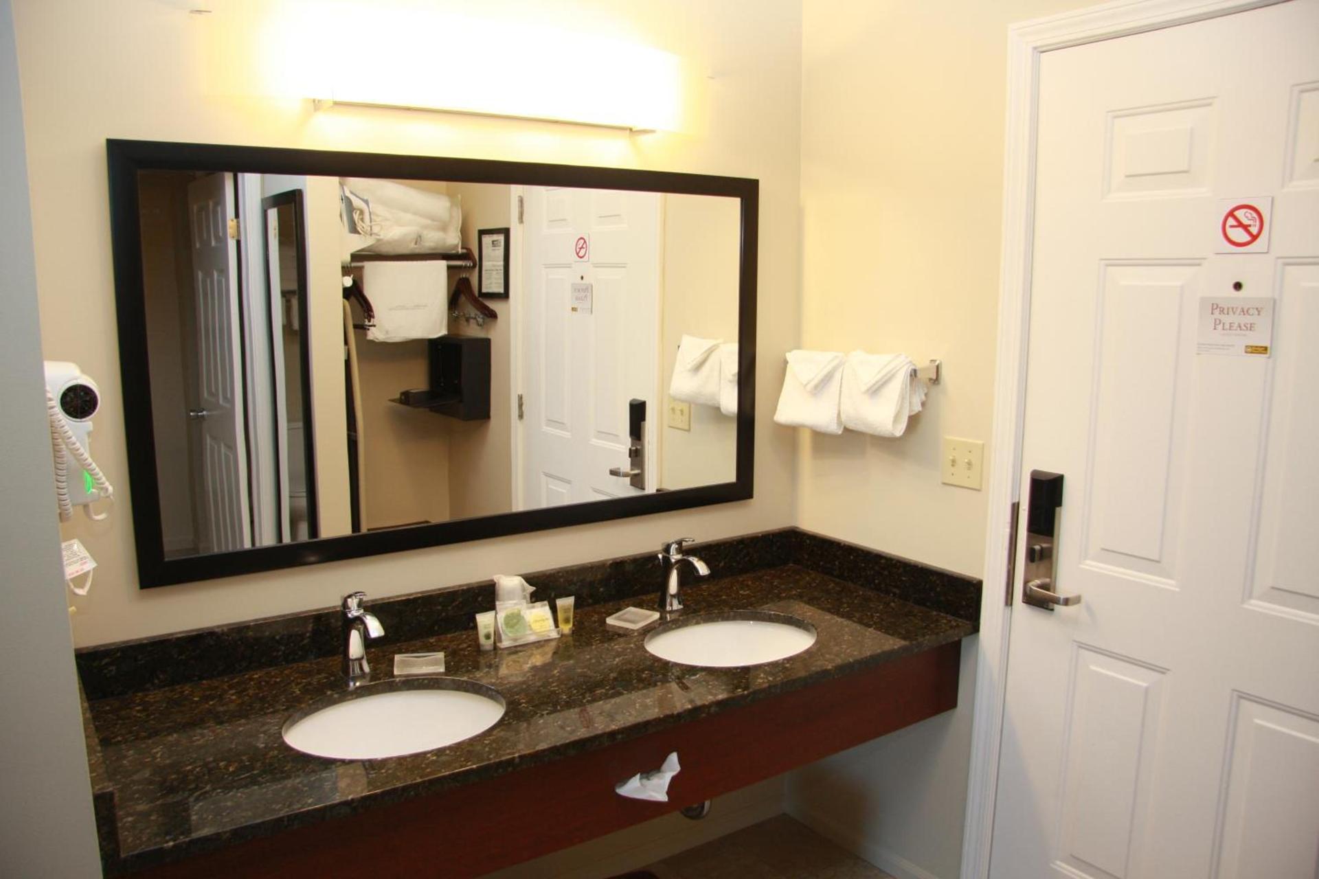 Budget Host Inn & Suites photo 13