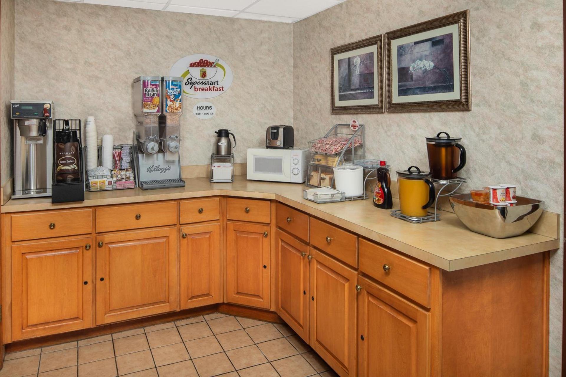 Super 8 by Wyndham Burlington NC photo 6