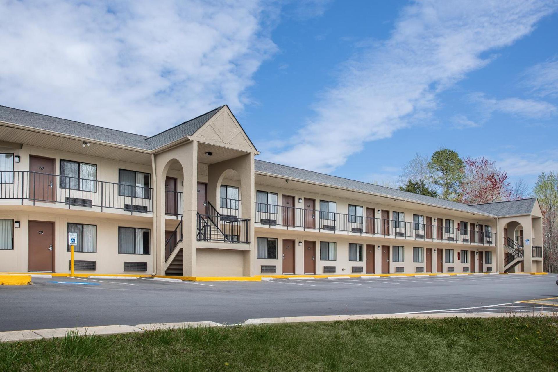 Super 8 by Wyndham Burlington NC photo 3