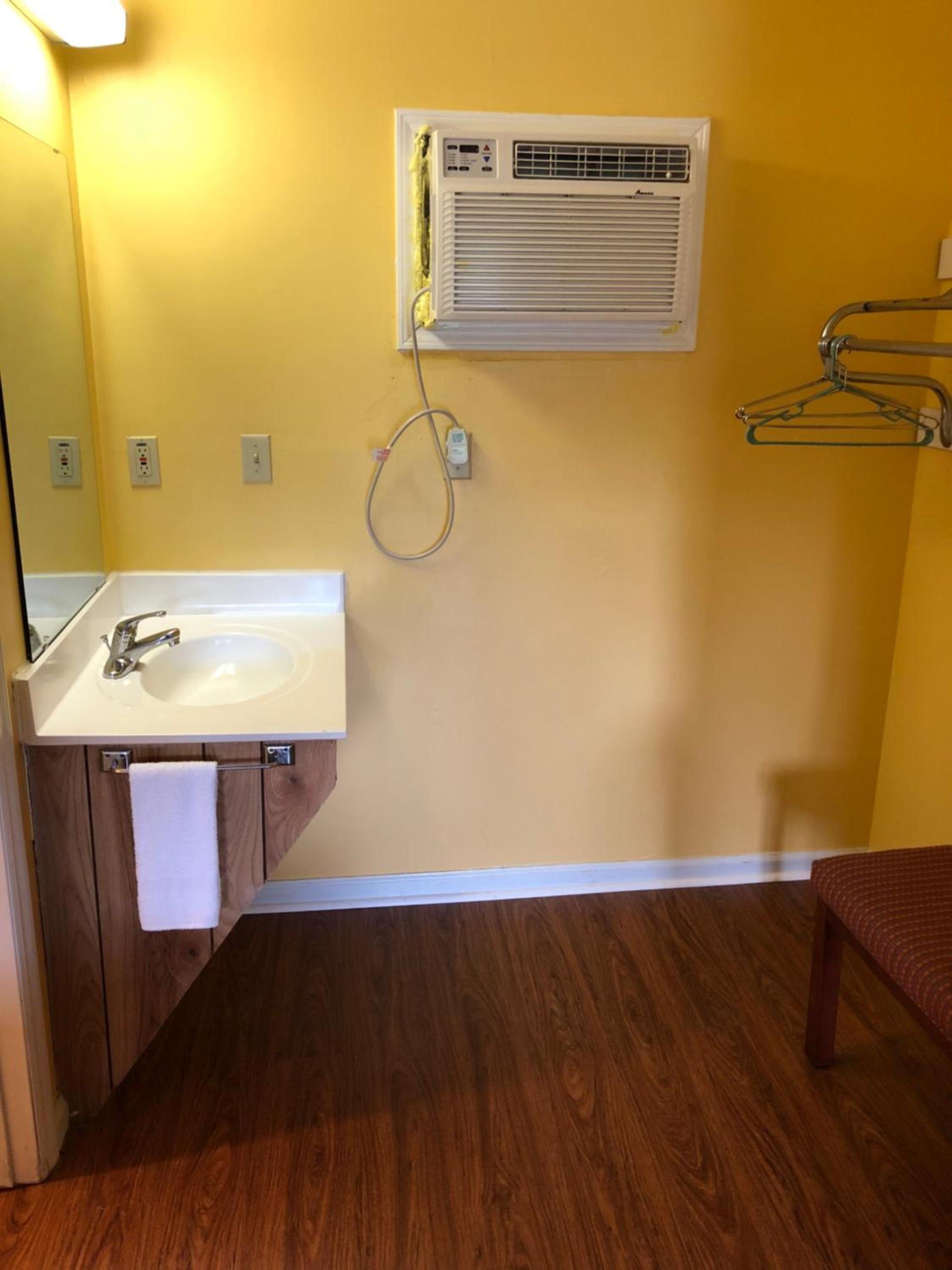 Americas Best Value Inn - Jonesville photo 14