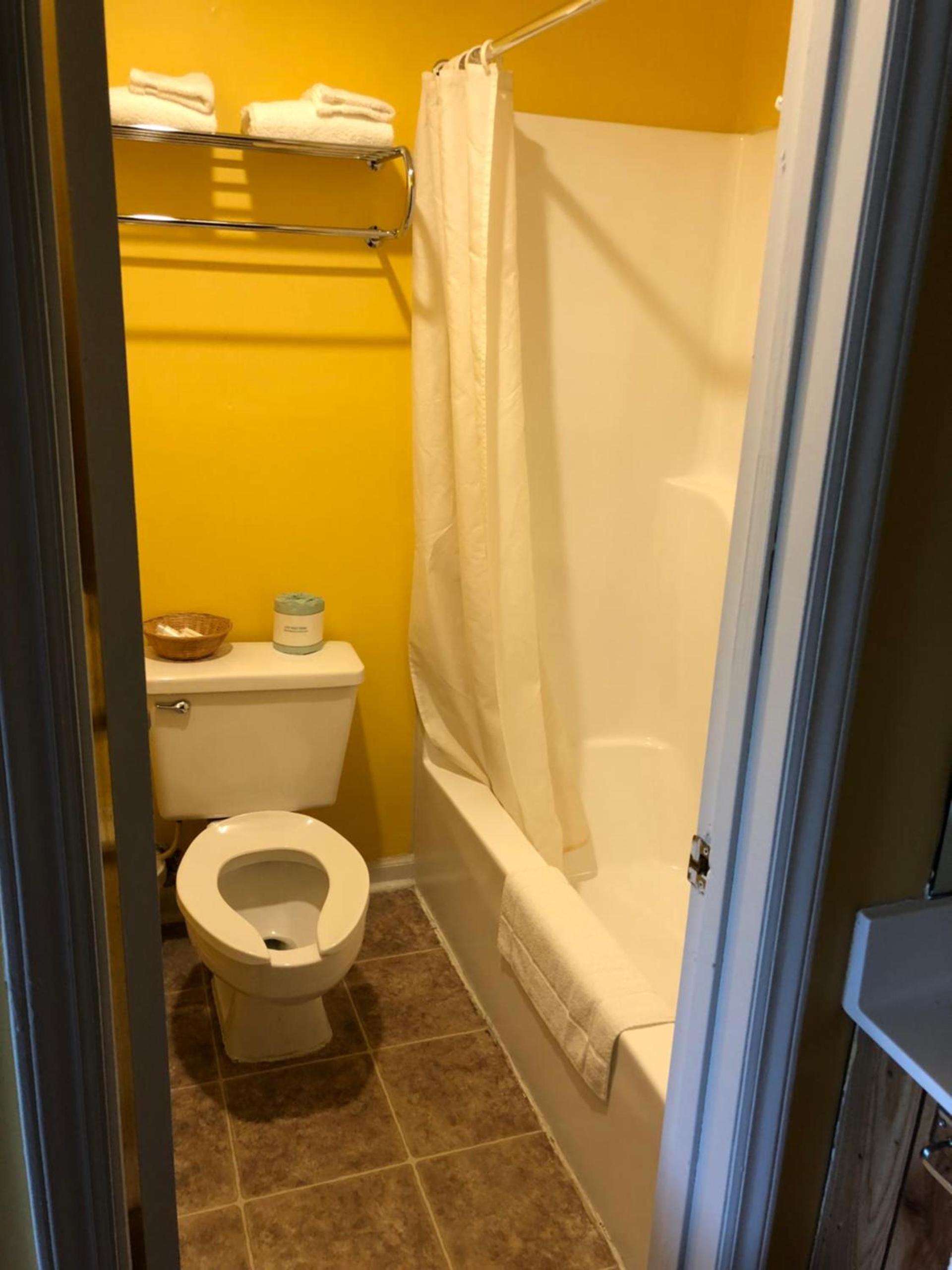 Americas Best Value Inn - Jonesville photo 10