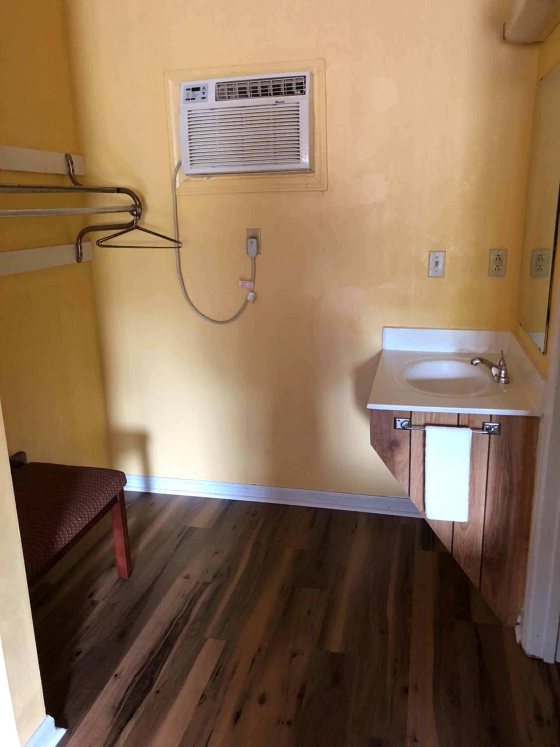 Americas Best Value Inn - Jonesville photo 7