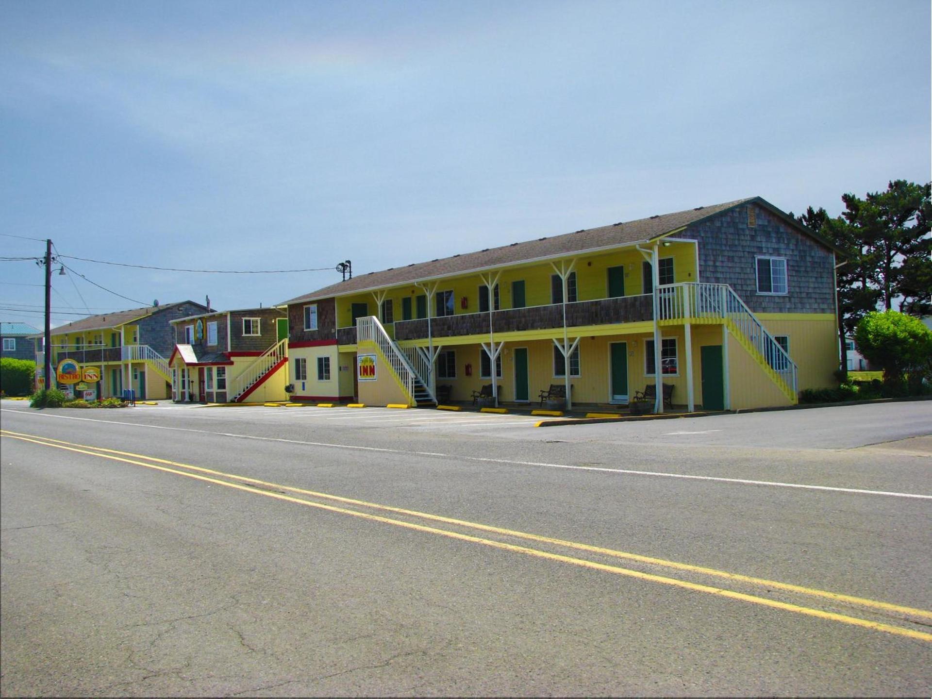 Pacific City Inn photo 4