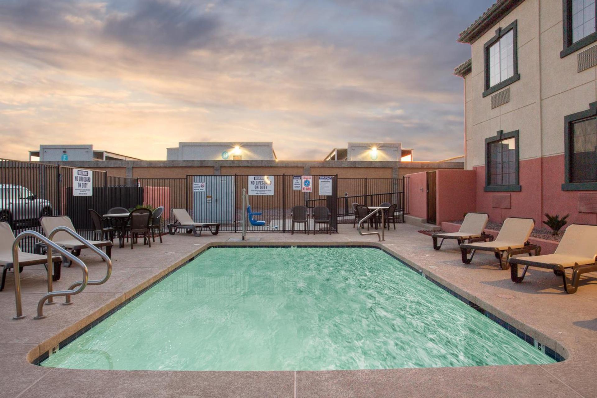 Baymont by Wyndham Phoenix I-10 near 51st Ave photo 12