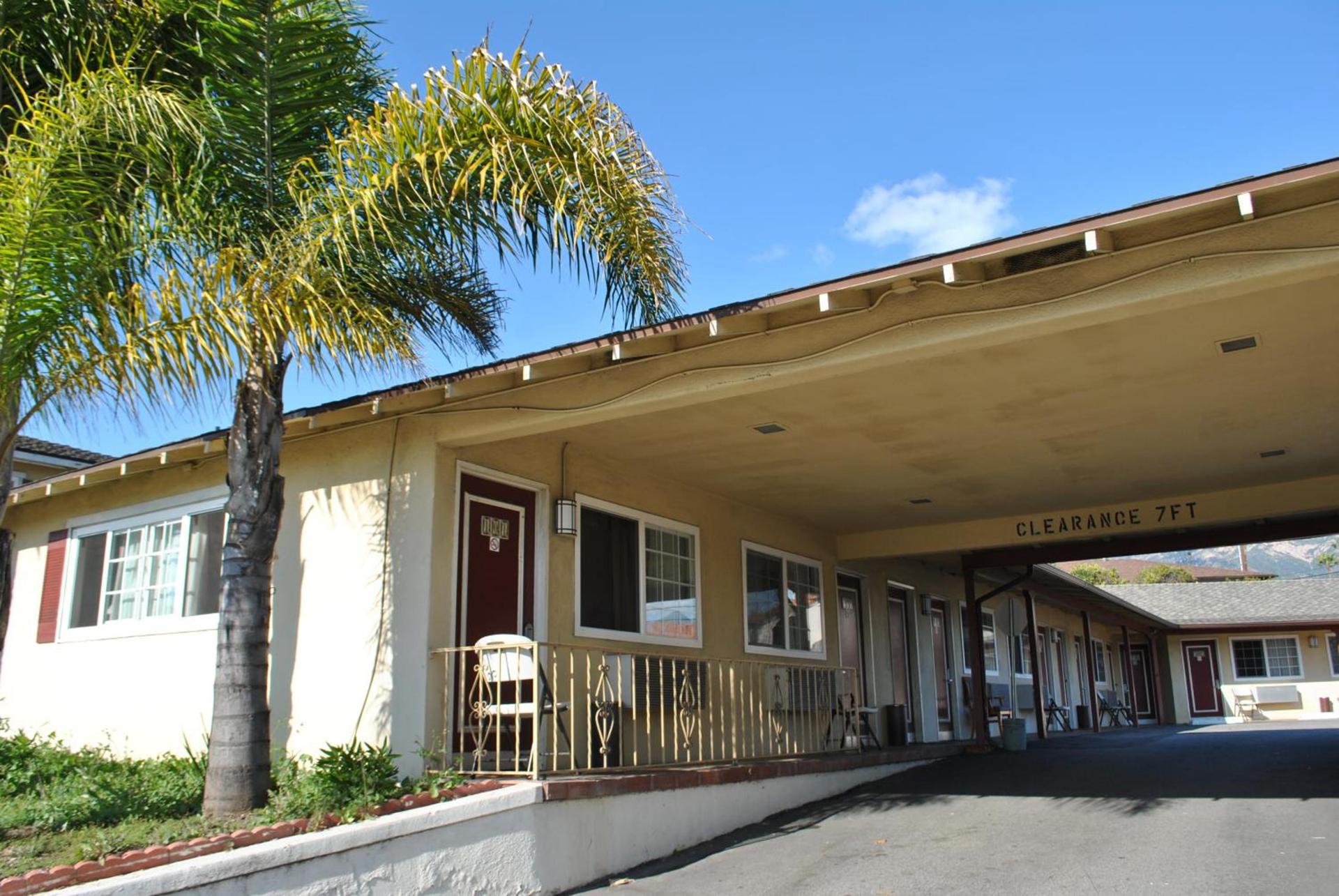 Town and Country Inn photo 11