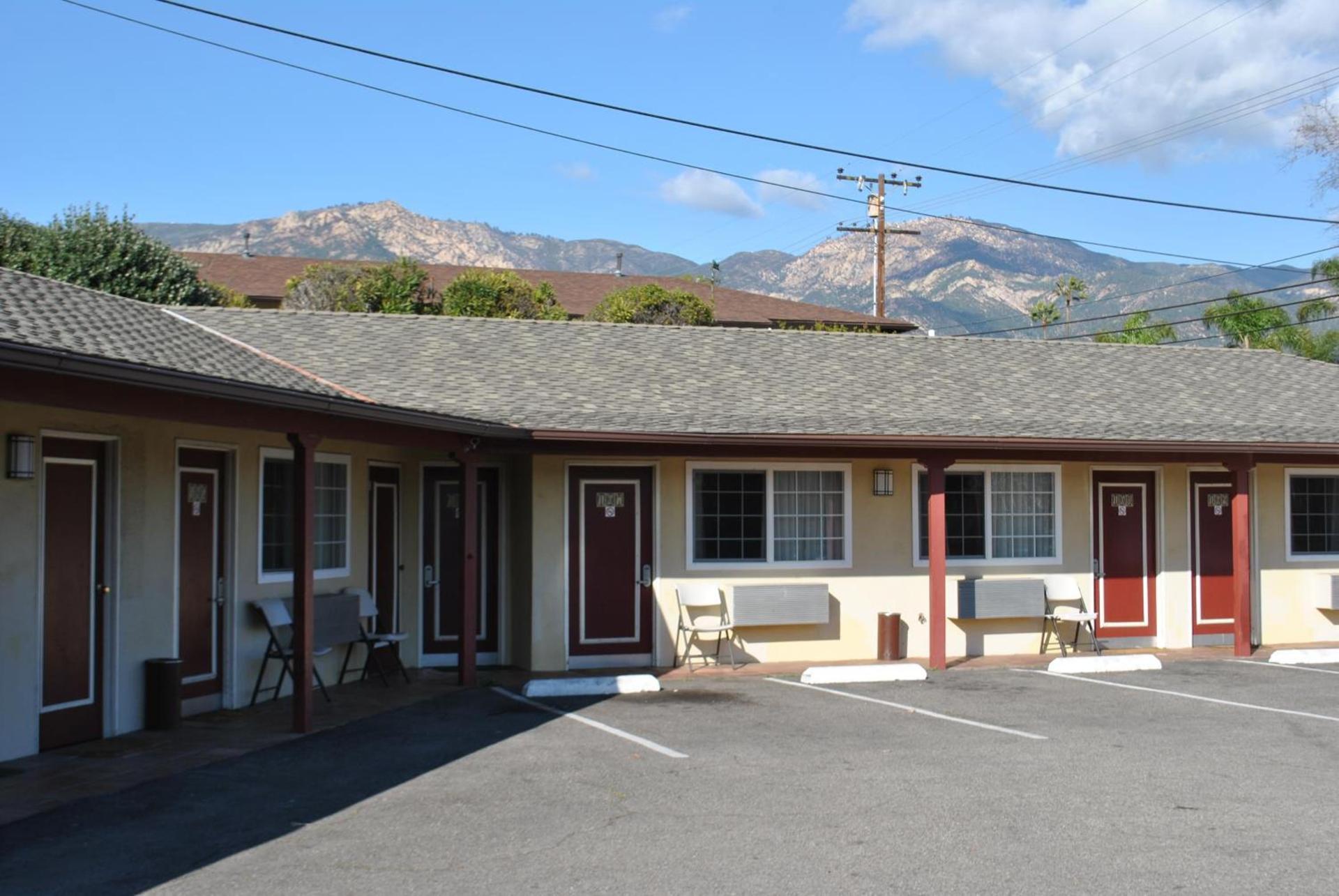 Town and Country Inn photo 13