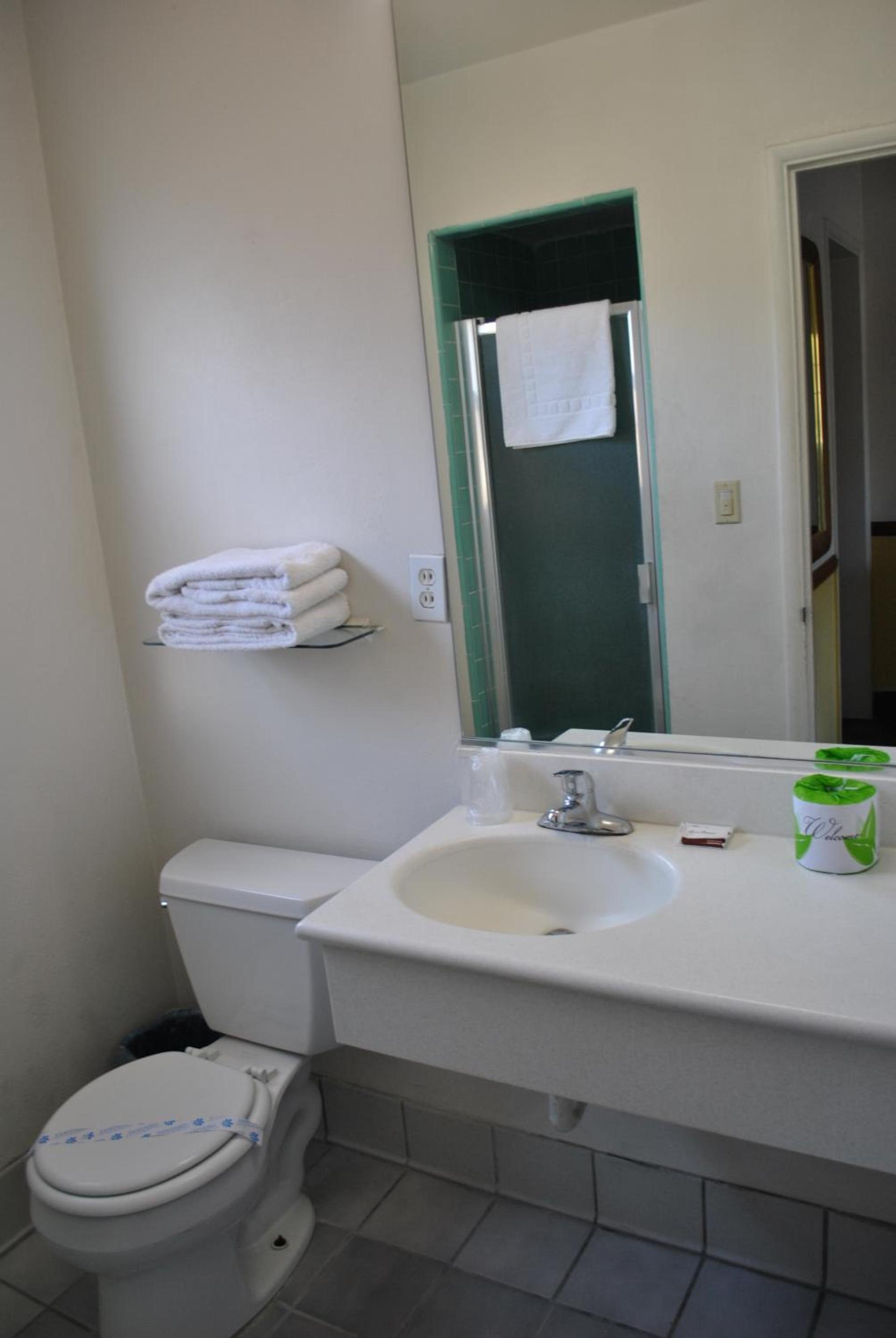 Town and Country Inn photo 17