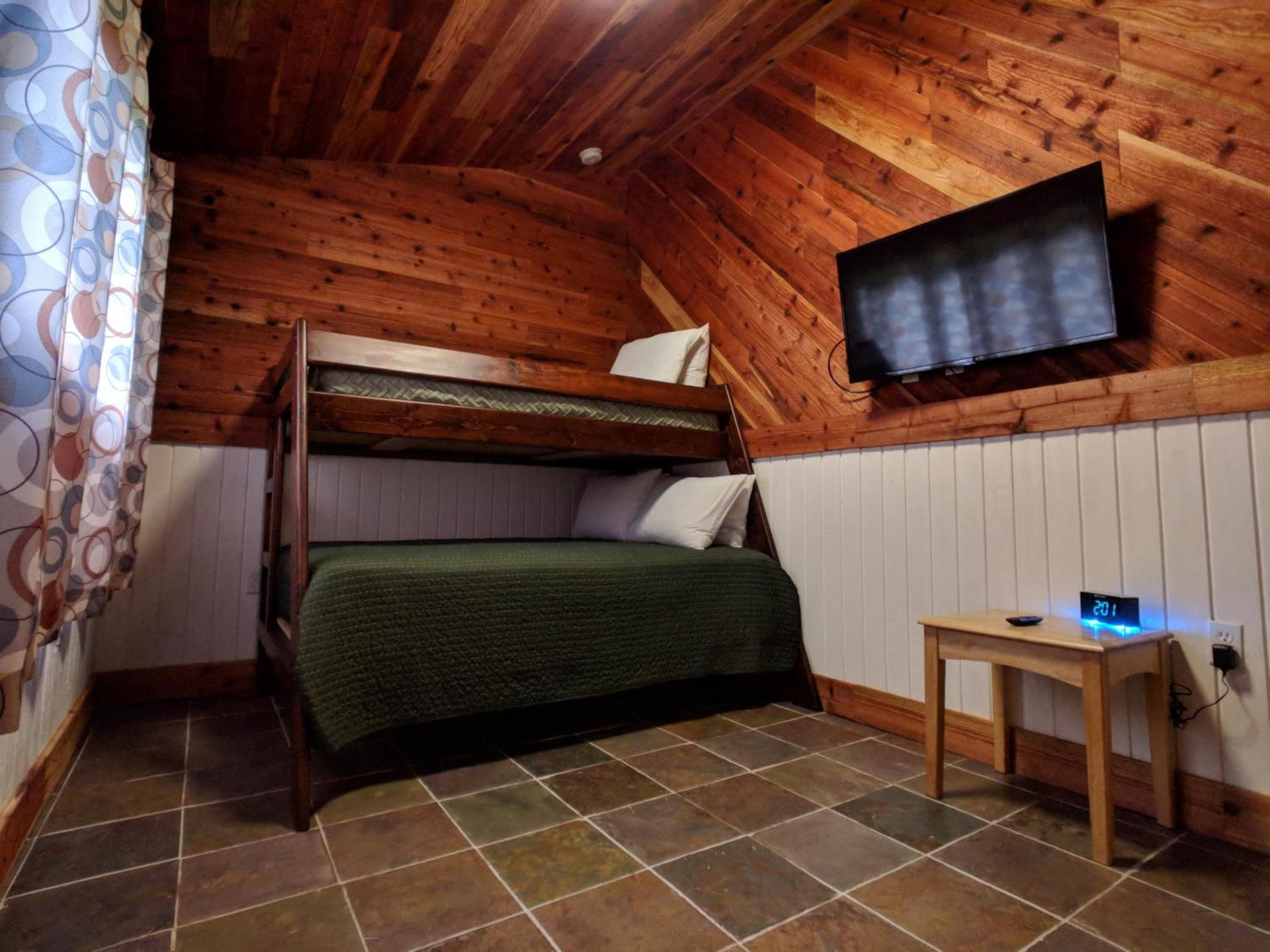 Emerald Forest Cabins photo 14
