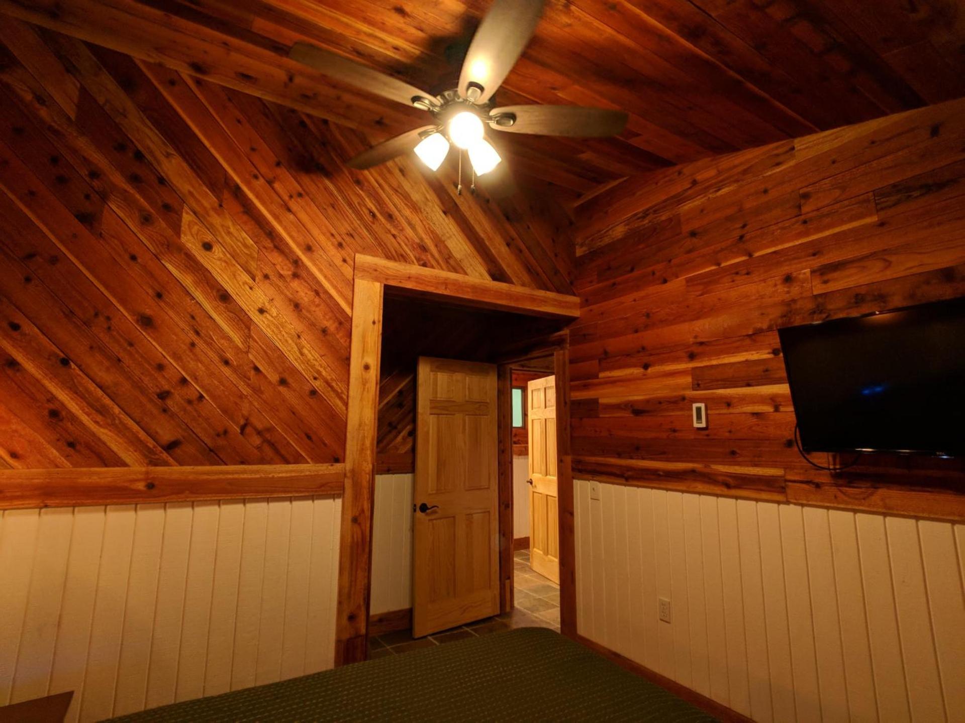 Emerald Forest Cabins photo 32