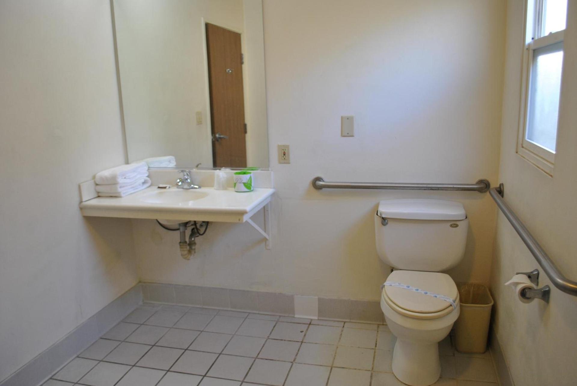 Town and Country Inn photo 22