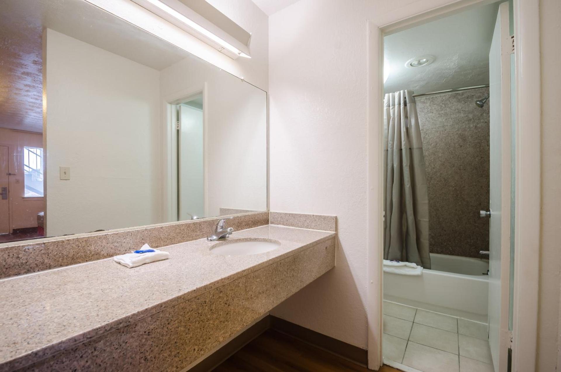 Motel 6-Commerce, GA photo 35