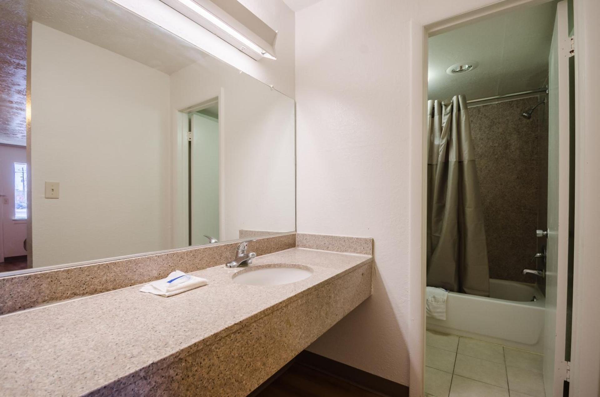 Motel 6-Commerce, GA photo 37