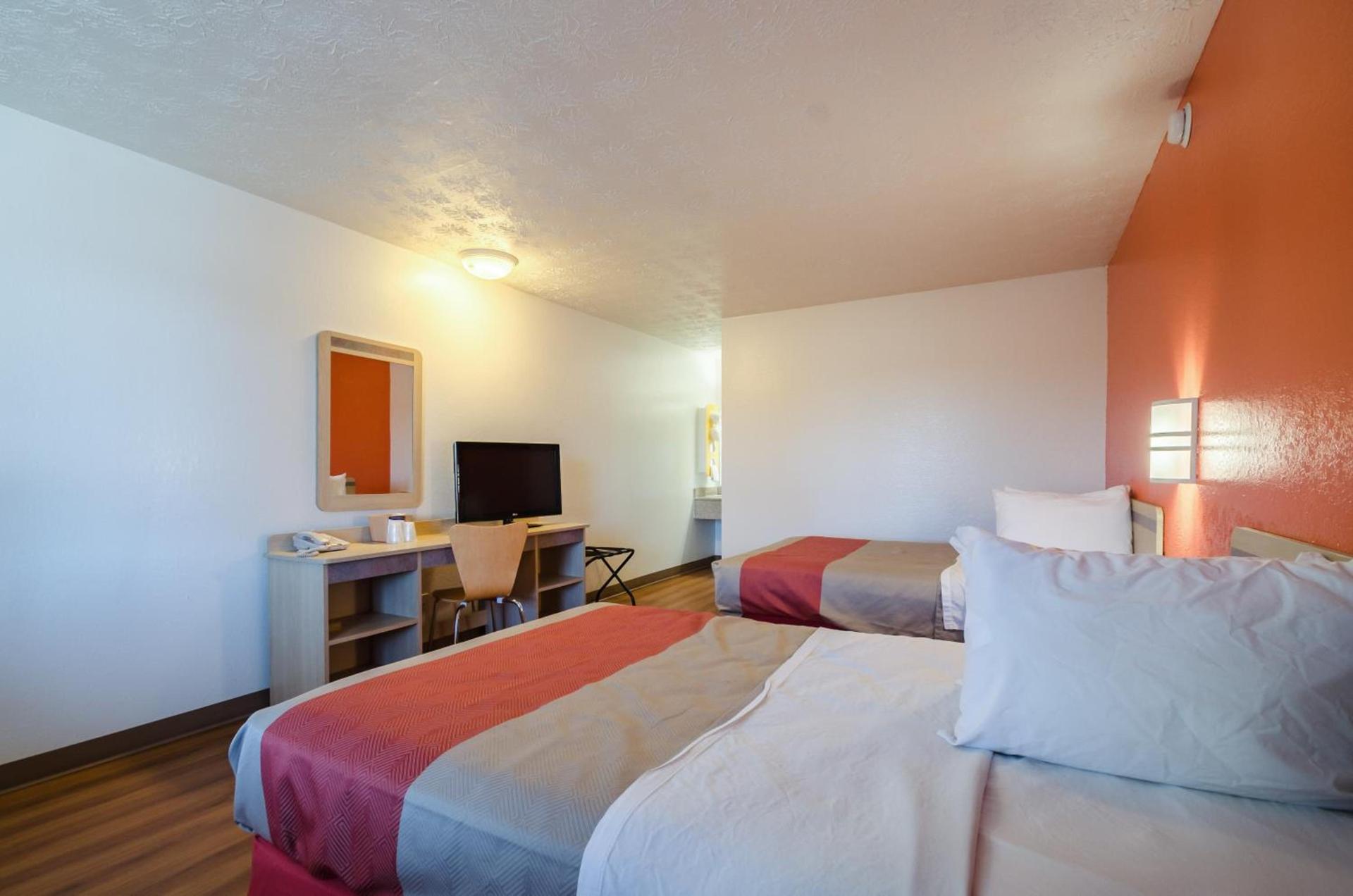 Motel 6-Commerce, GA photo 42