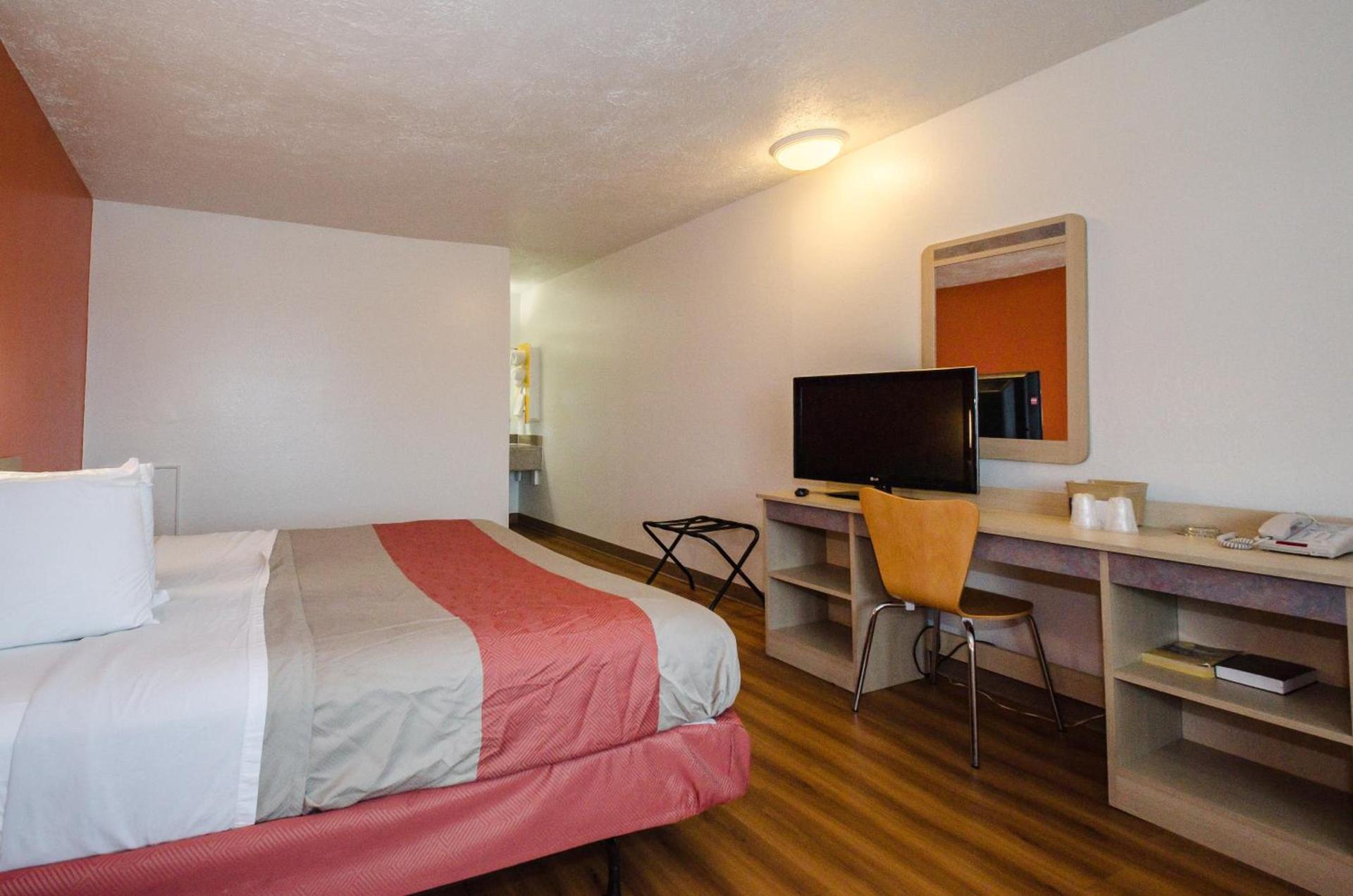 Motel 6-Commerce, GA photo 54
