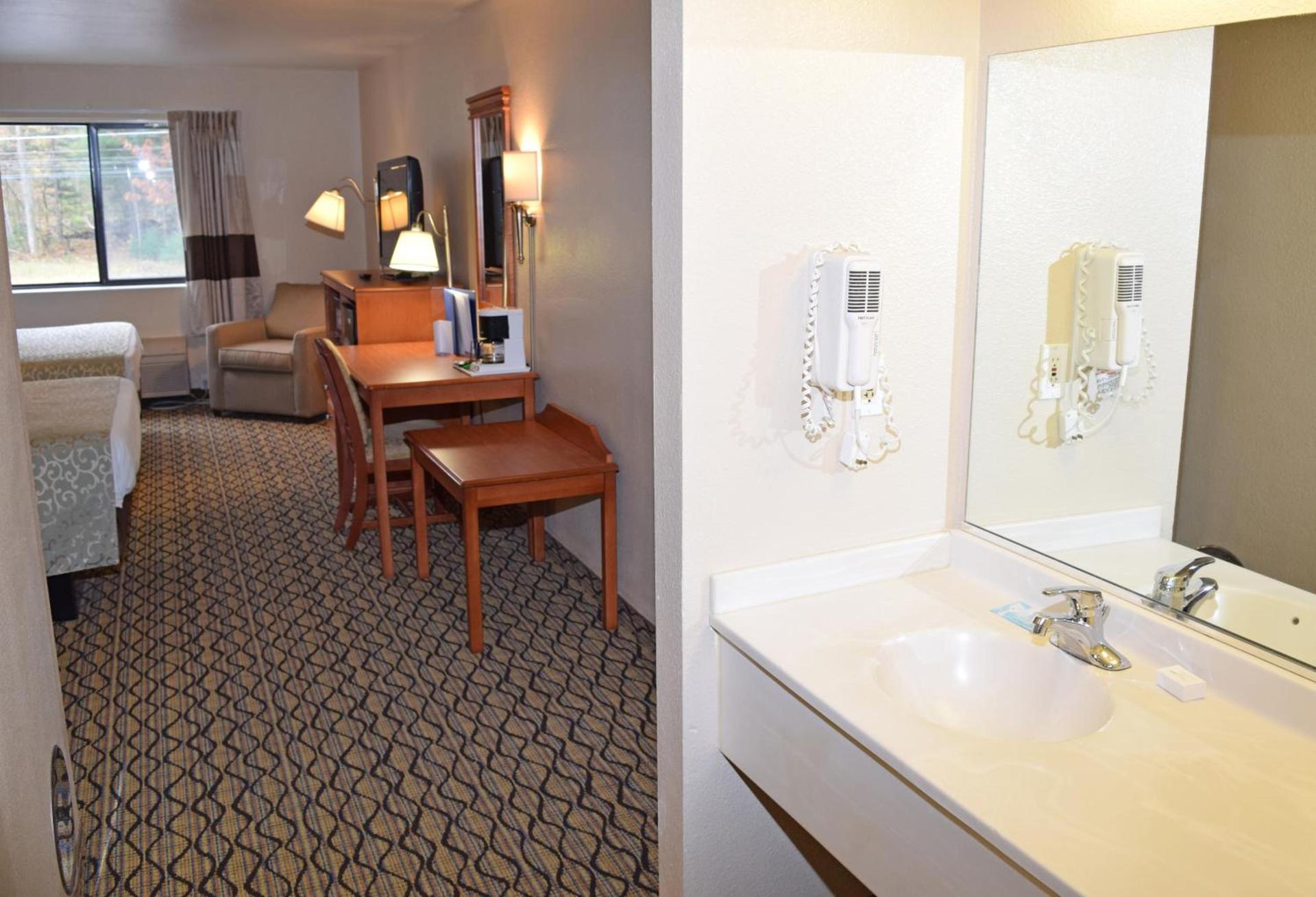 Beachfront Hotel Houghton Lake photo 24