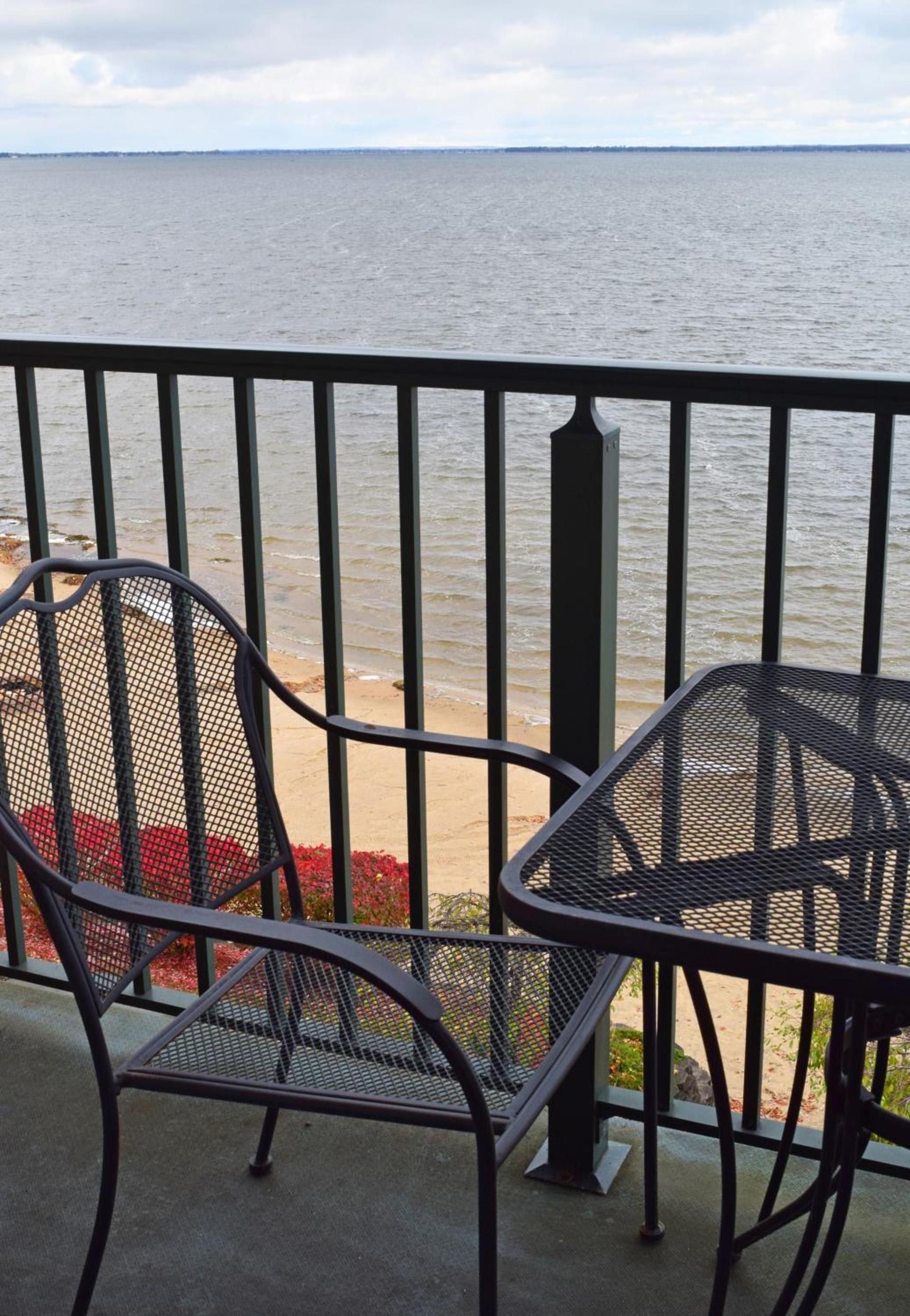 Beachfront Hotel Houghton Lake photo 16