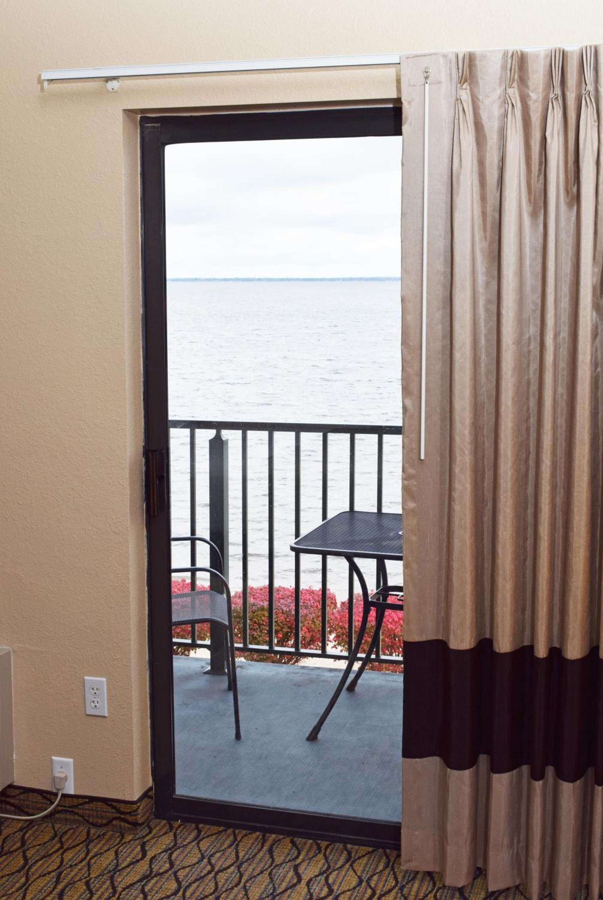 Beachfront Hotel Houghton Lake photo 8