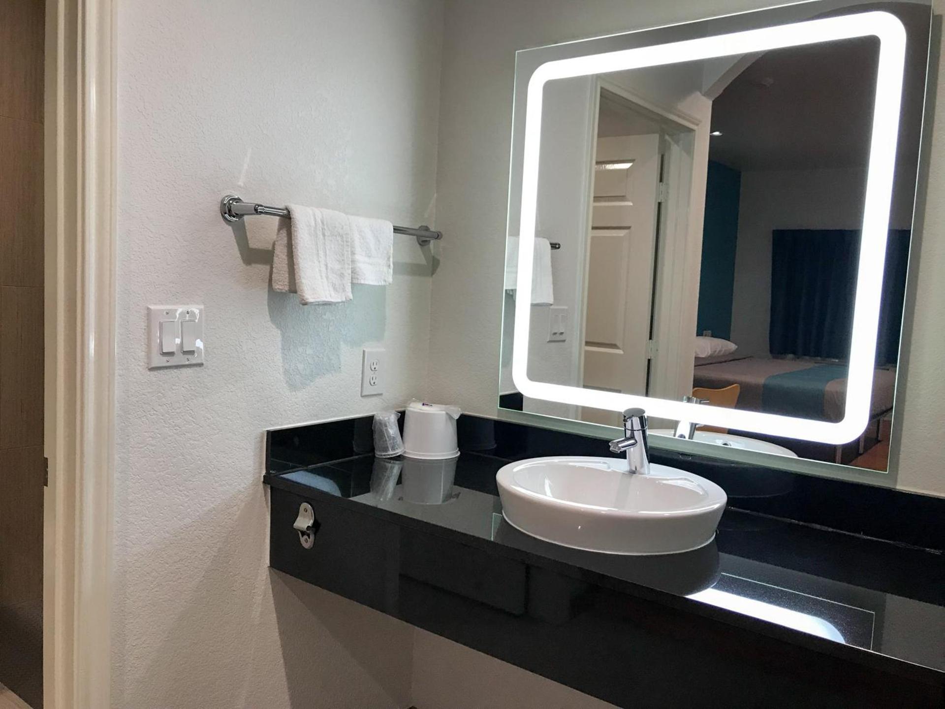 Motel 6-Houston, TX - North photo 53