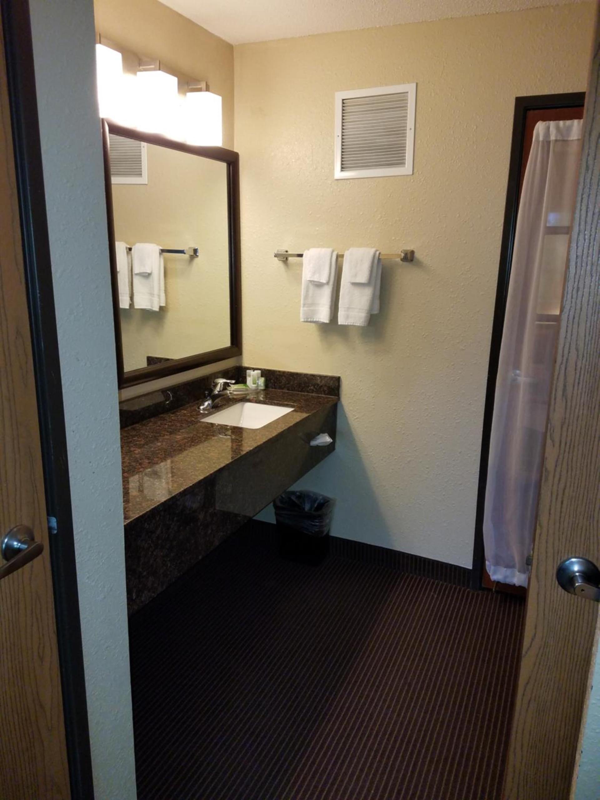 AmericInn by Wyndham Menomonie photo 18
