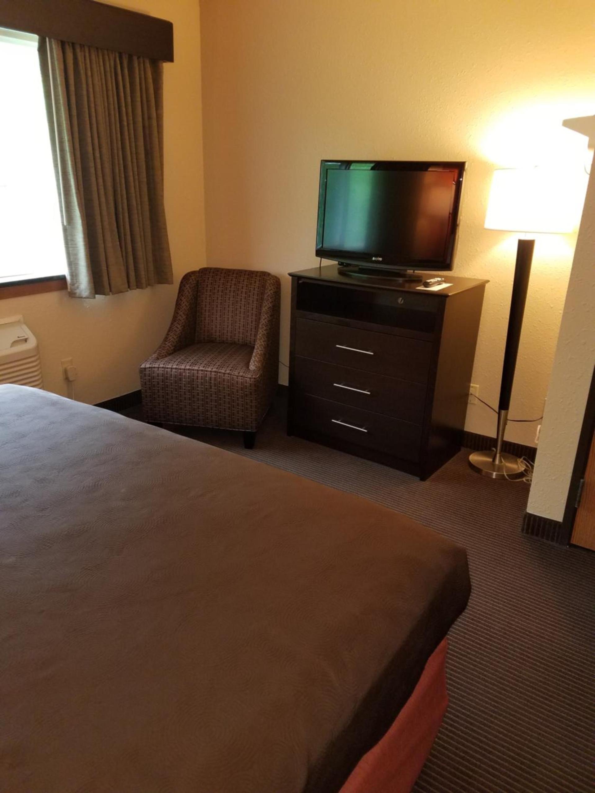 AmericInn by Wyndham Menomonie photo 16