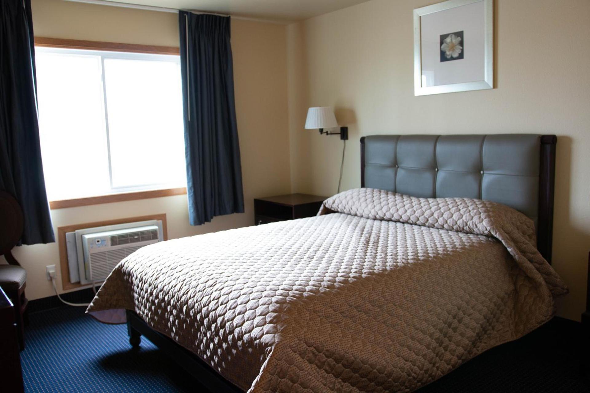 East Grand Inn Grand Forks ND I 29 photo 21