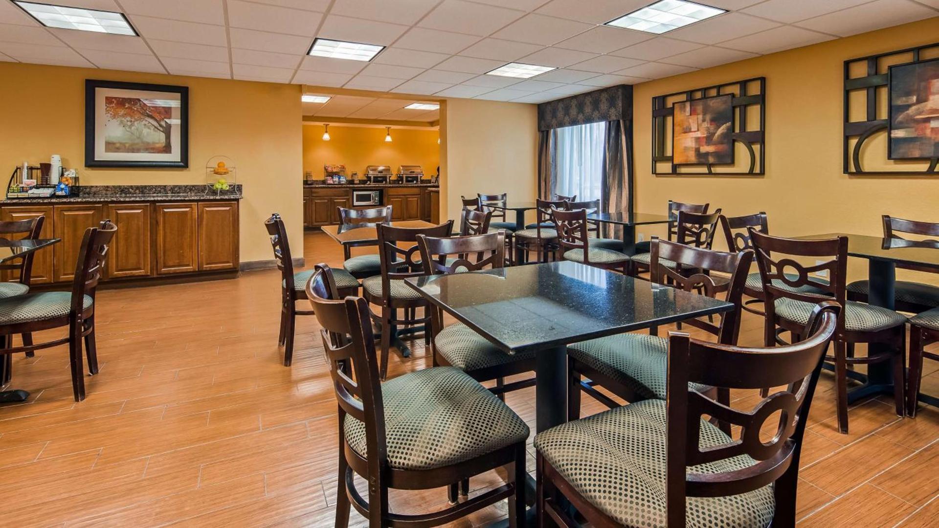 Best Western Plus Parkway Hotel photo 4