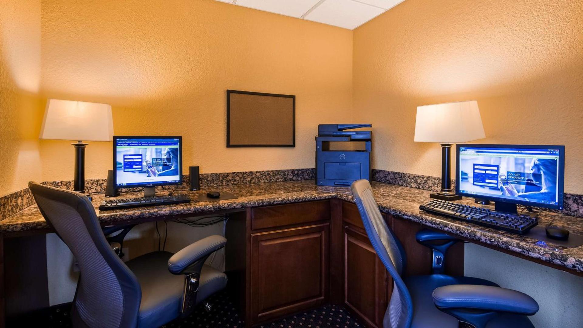 Best Western Plus Parkway Hotel photo 10