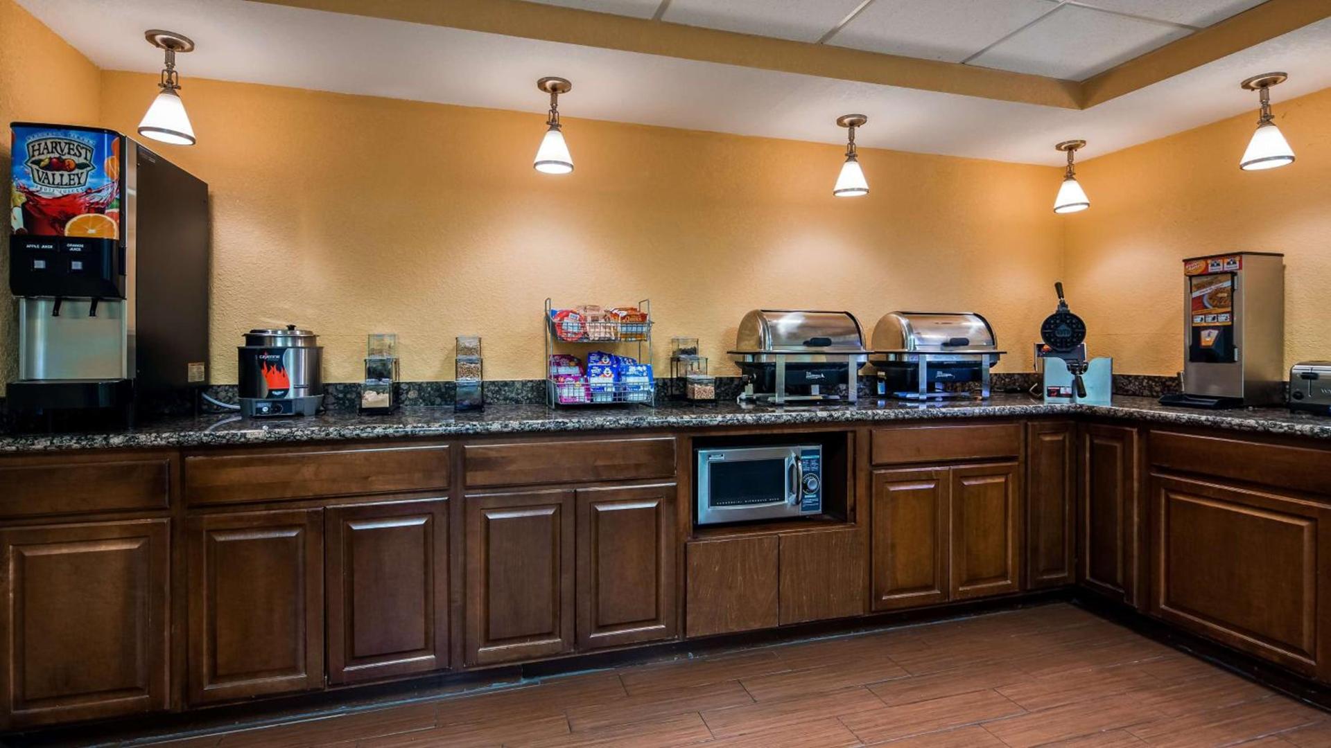 Best Western Plus Parkway Hotel photo 8