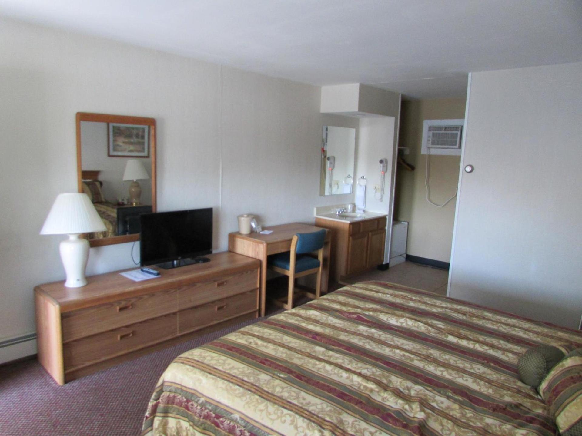 The Lake George Inn photo 60