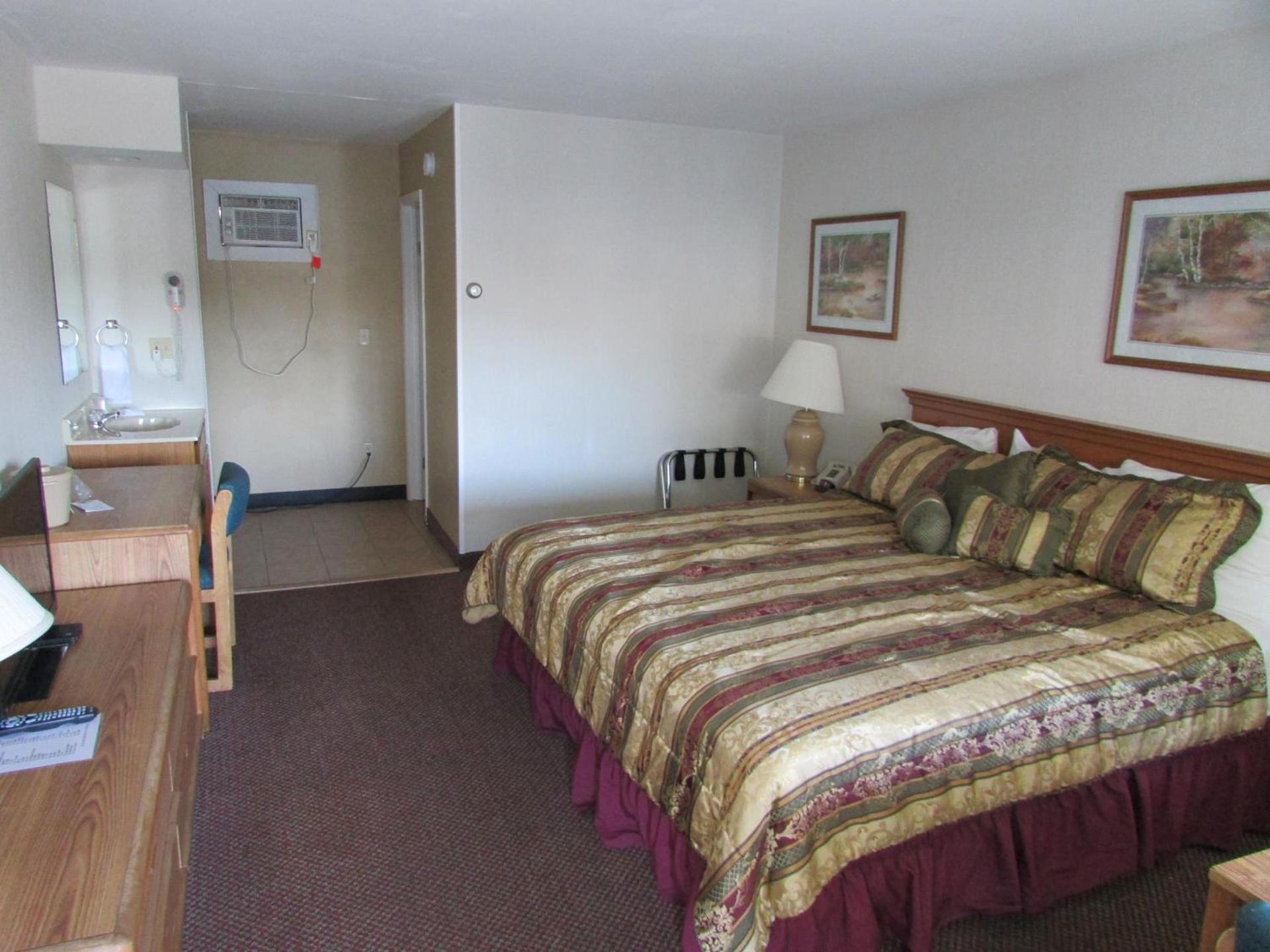 The Lake George Inn photo 61