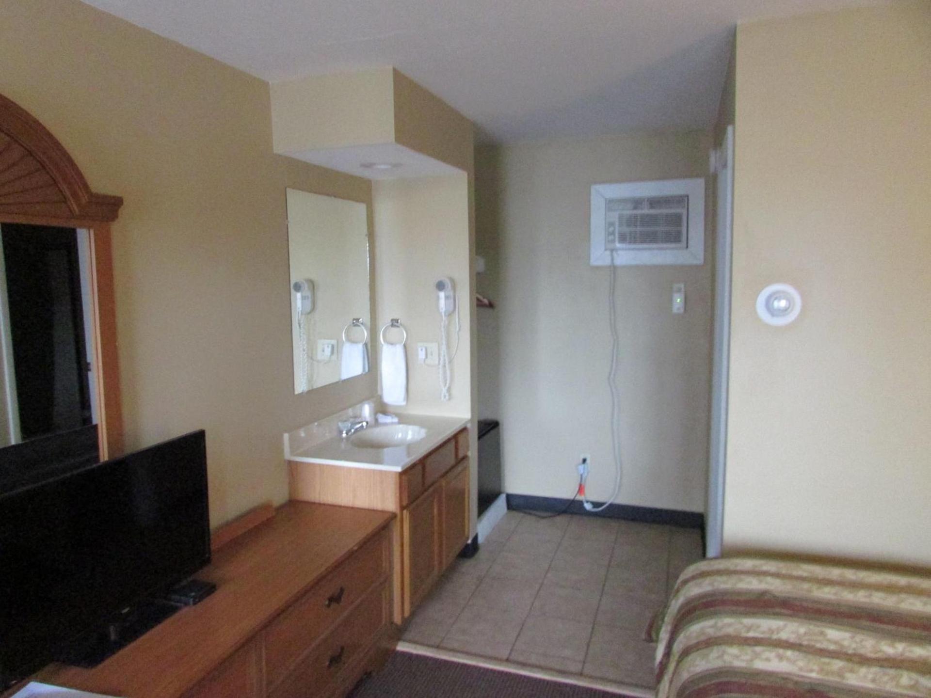 The Lake George Inn photo 56