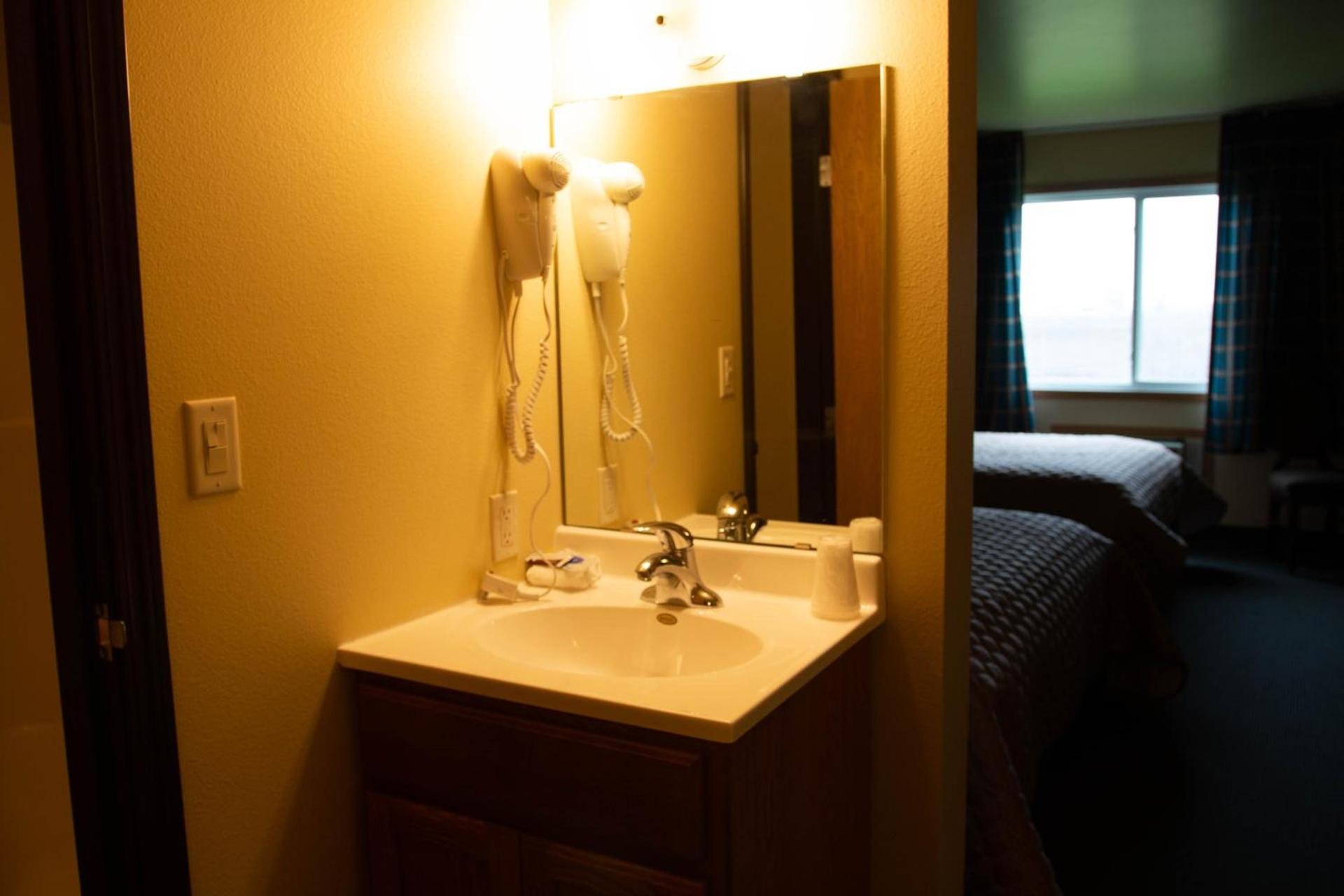 East Grand Inn Grand Forks ND I 29 photo 8