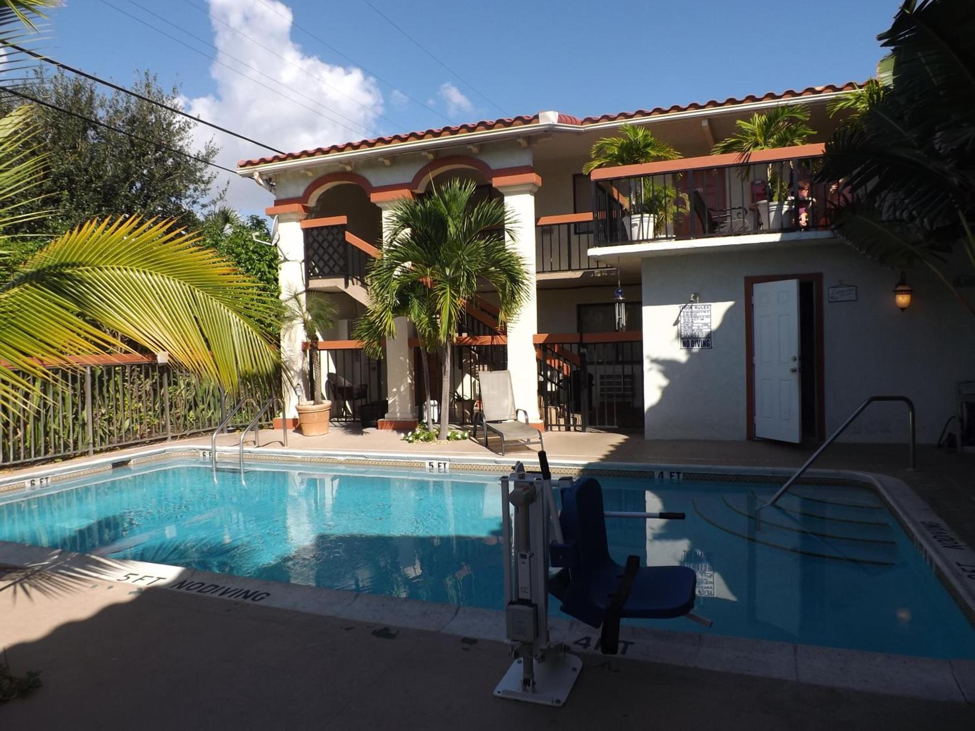 Palm Breeze Hotel photo 2
