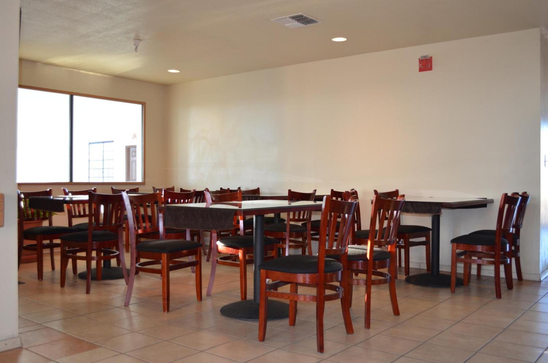 Days Inn by Wyndham Holbrook photo 40