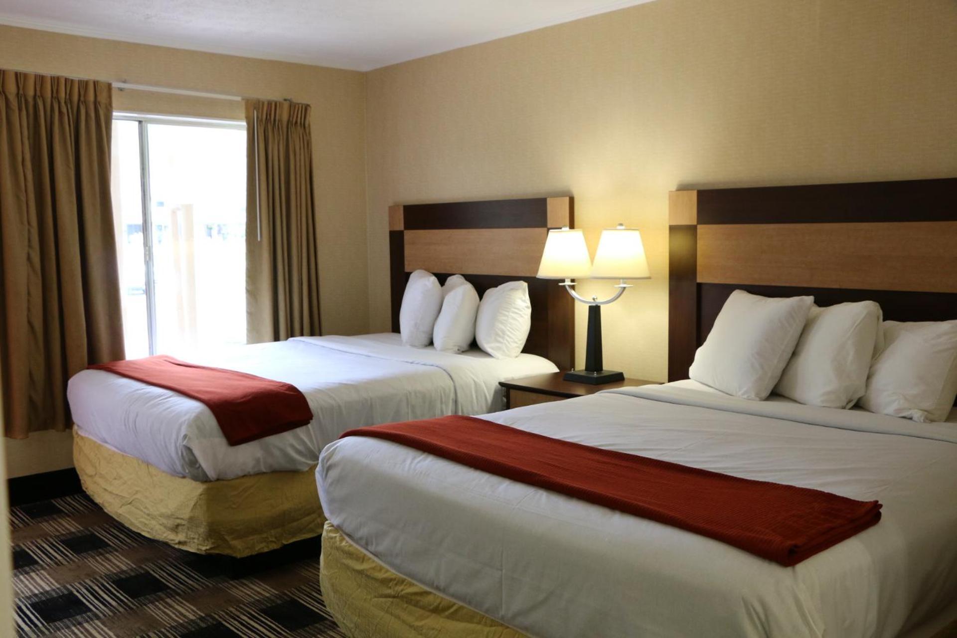 Castlewood Inn photo 2