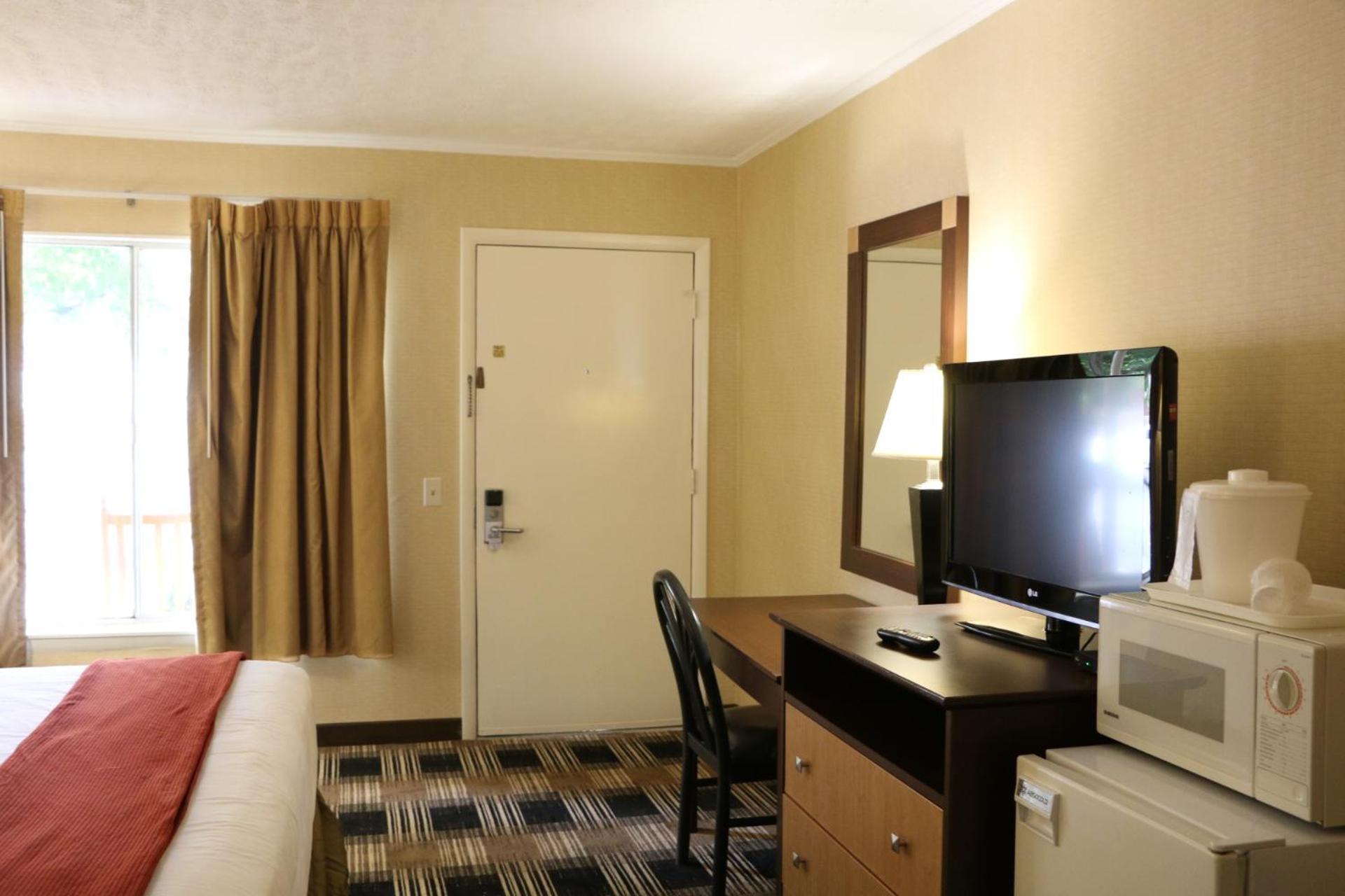 Castlewood Inn photo 6