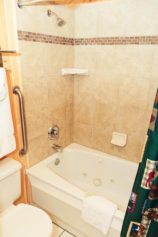 Cabin Creek Inn photo 68