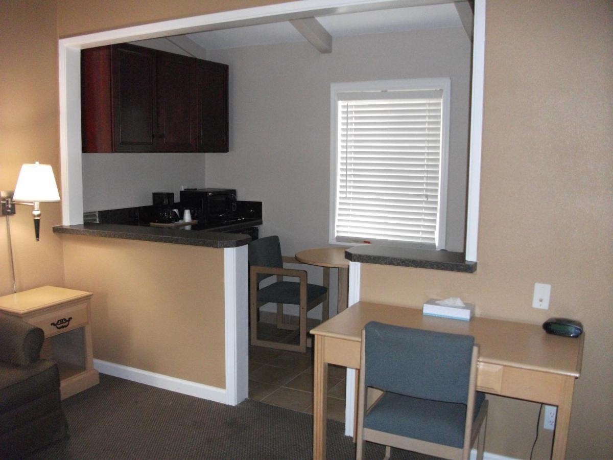 Tri-Valley Inn & Suites photo 29