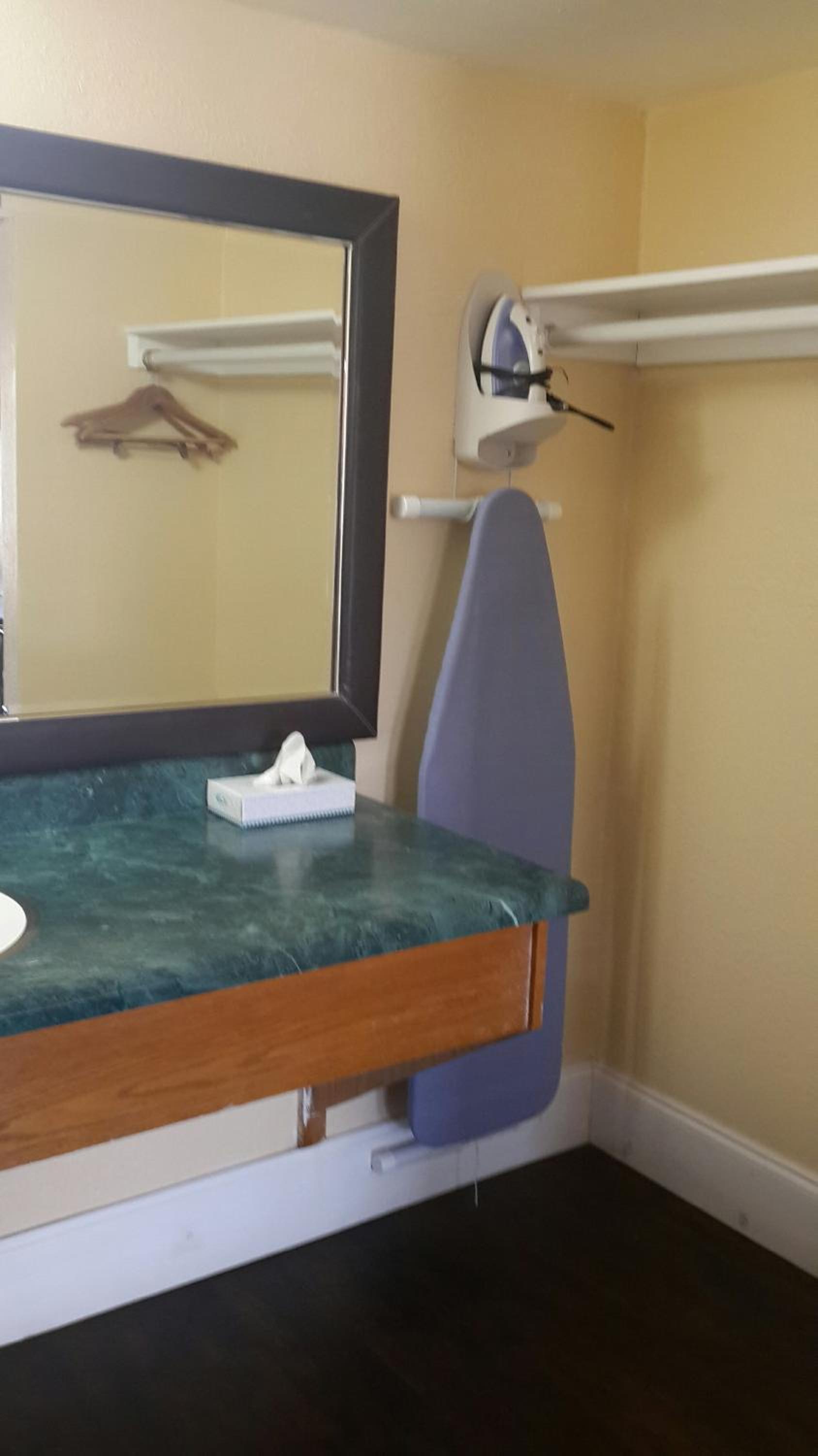 American Regency Inn photo 12