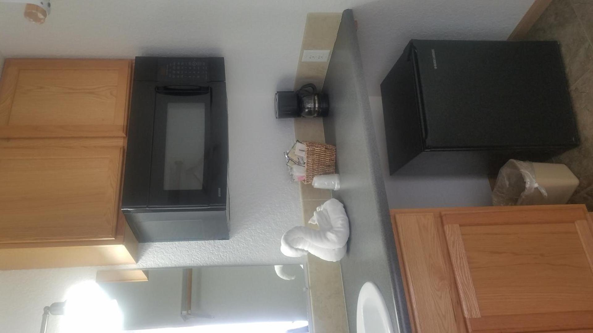 Howard's Motel photo 2