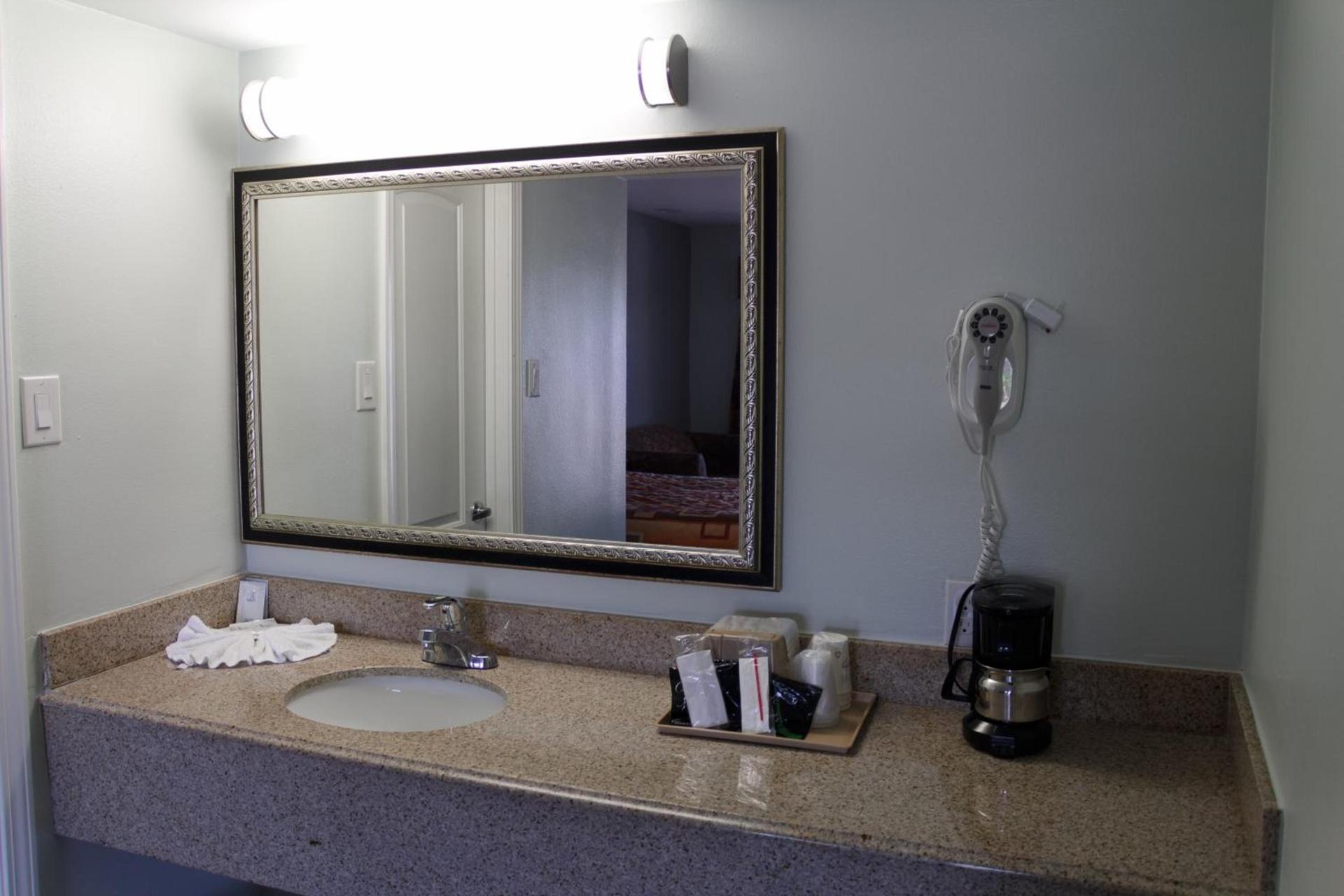 Continental Inn and Suites Nacogdoches TX SFA University Downtown photo 56