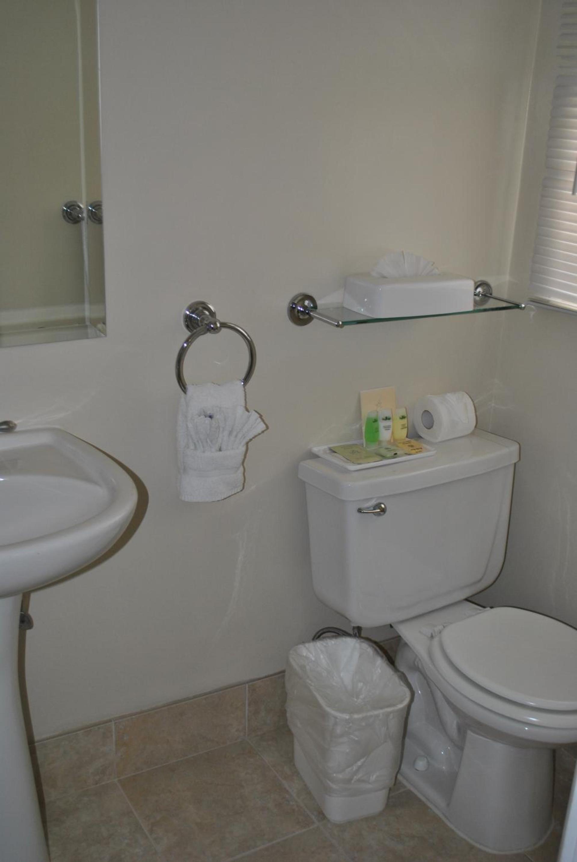 Coast Village Inn photo 16