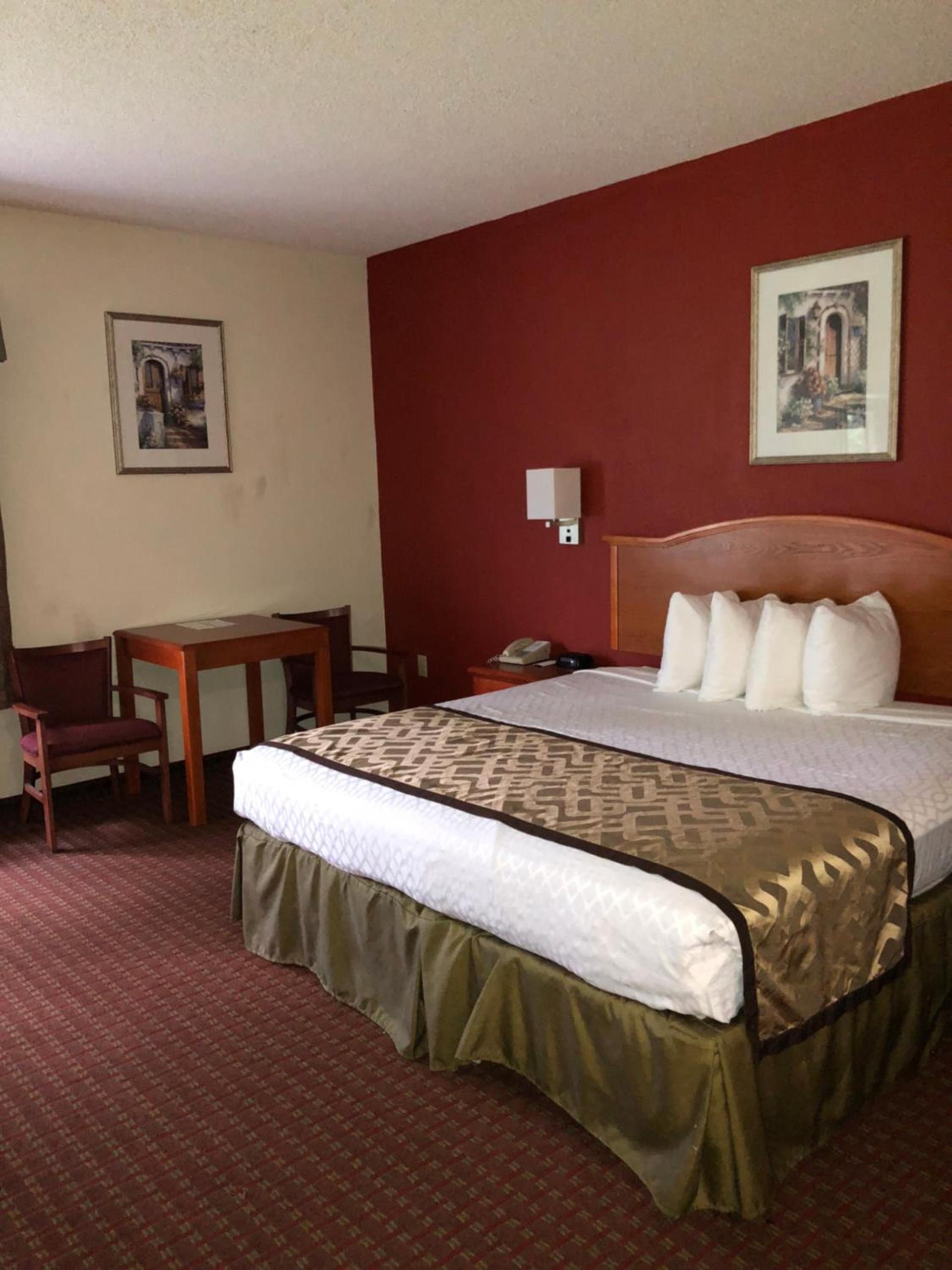 Millennium Inn photo 5